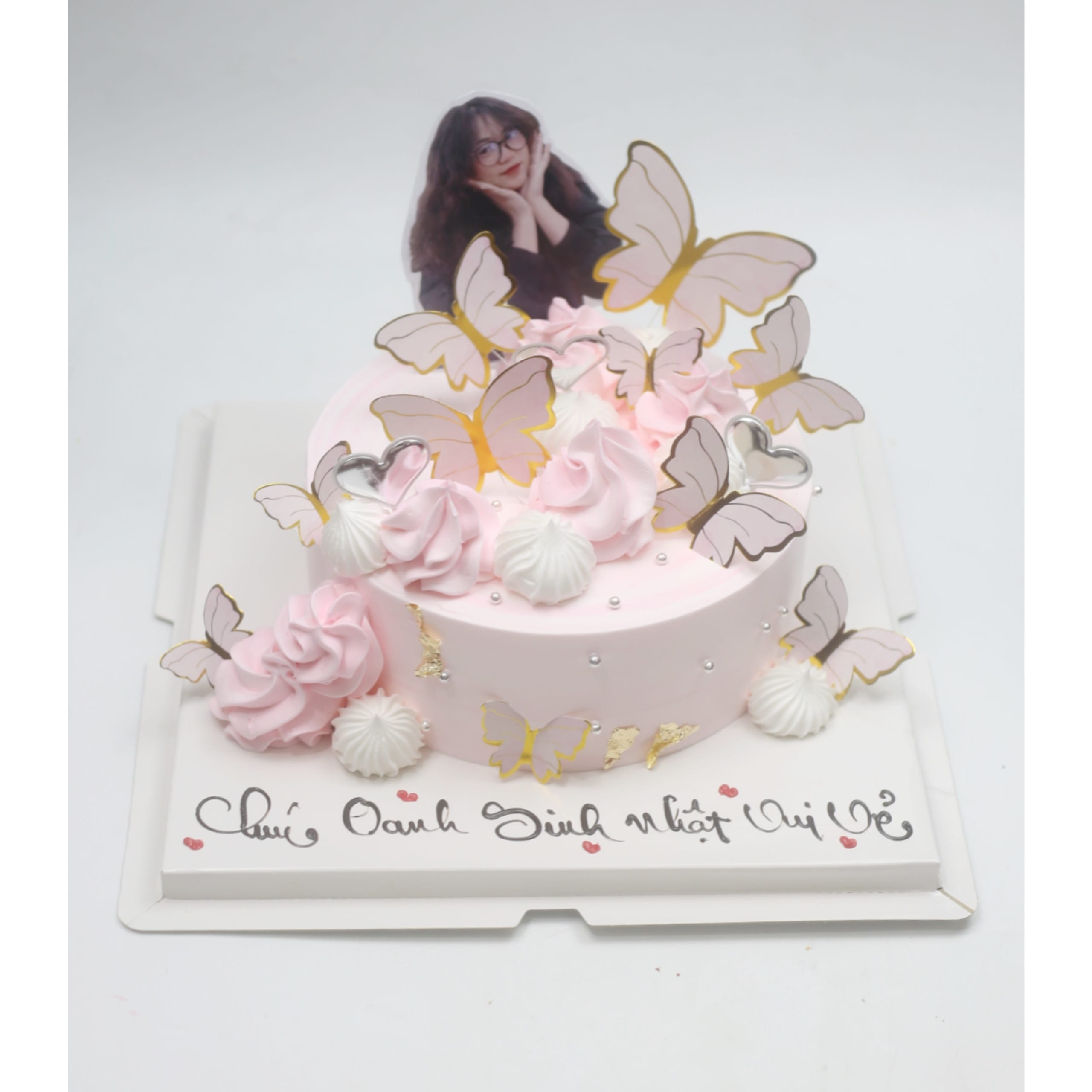 Bánh sinh nhật hồng pastel trang trí bướm