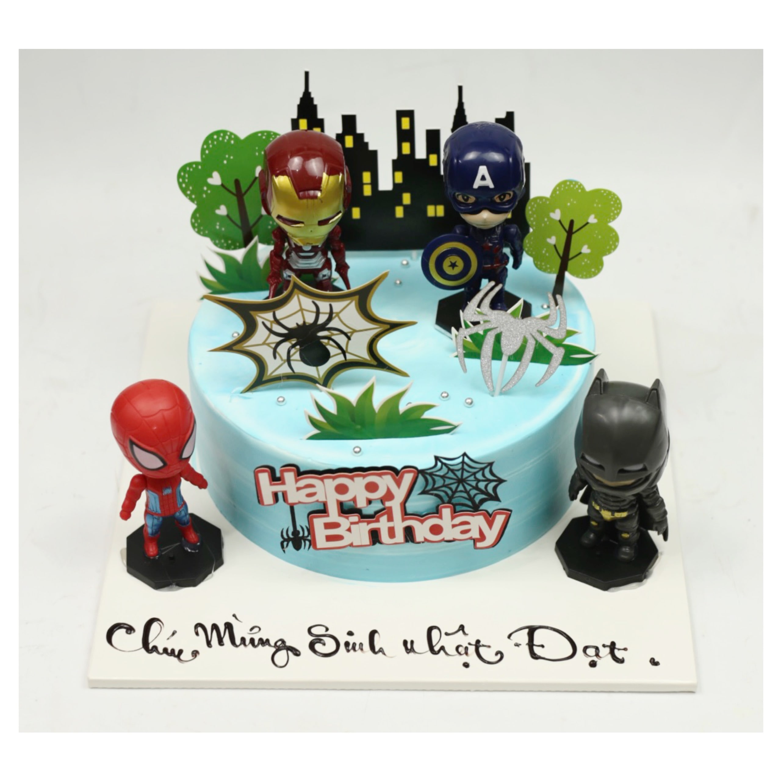 Bánh kem chủ đề siêu anh hùng Marvel cho bé