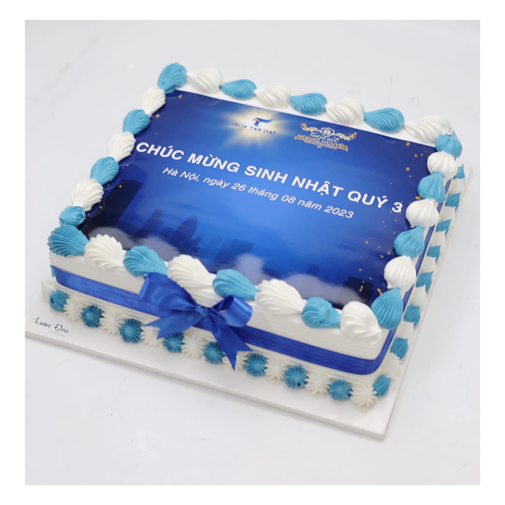 Bánh kem in hình sự kiện công ty