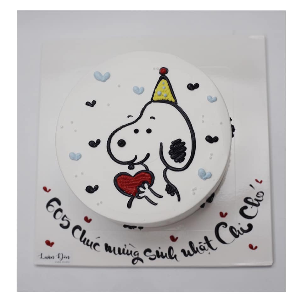 Bánh vẽ hoạt hình Snoopy đội mũ sinh nhật