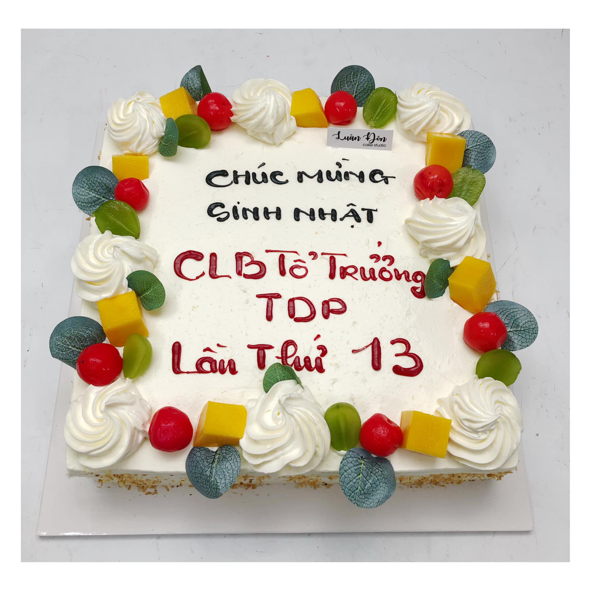 Bánh kem trái cây mừng sinh nhật CLB