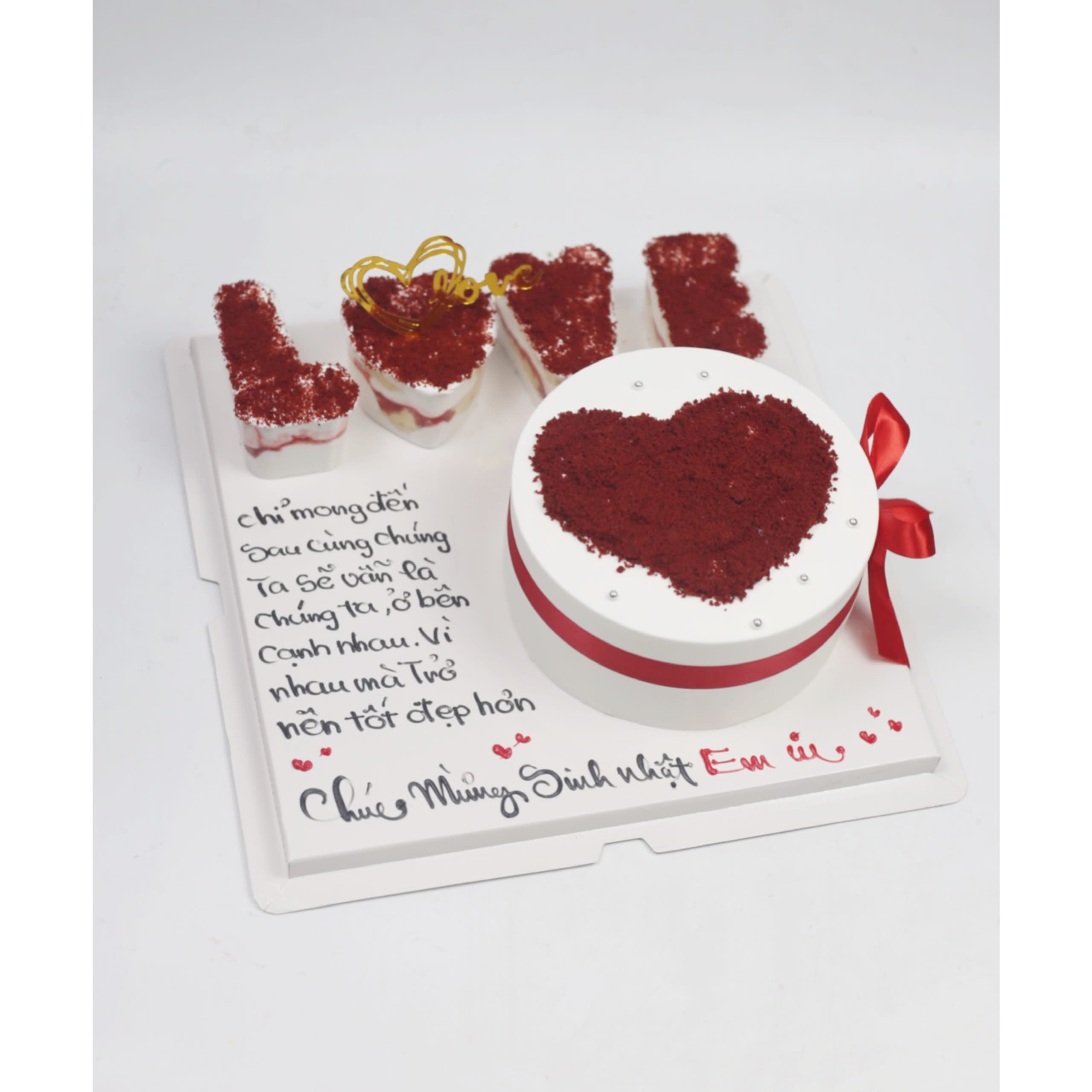 Bánh kem Red Velvet hình trái tim tình yêu
