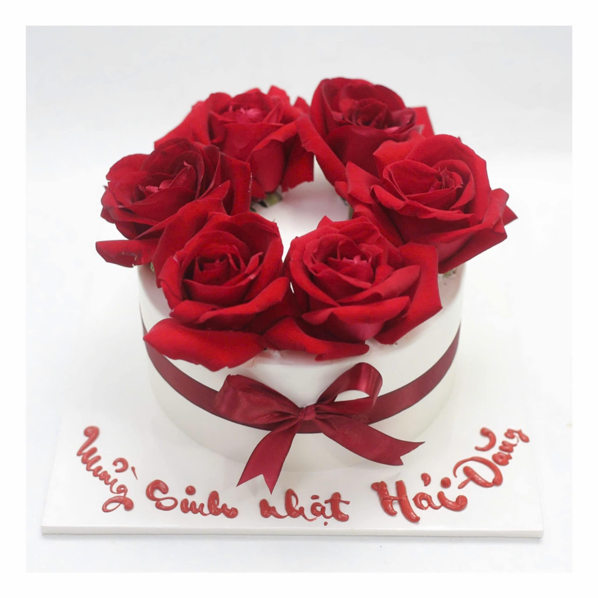 Bánh kem kỷ niệm hoa hồng đỏ rực rỡ