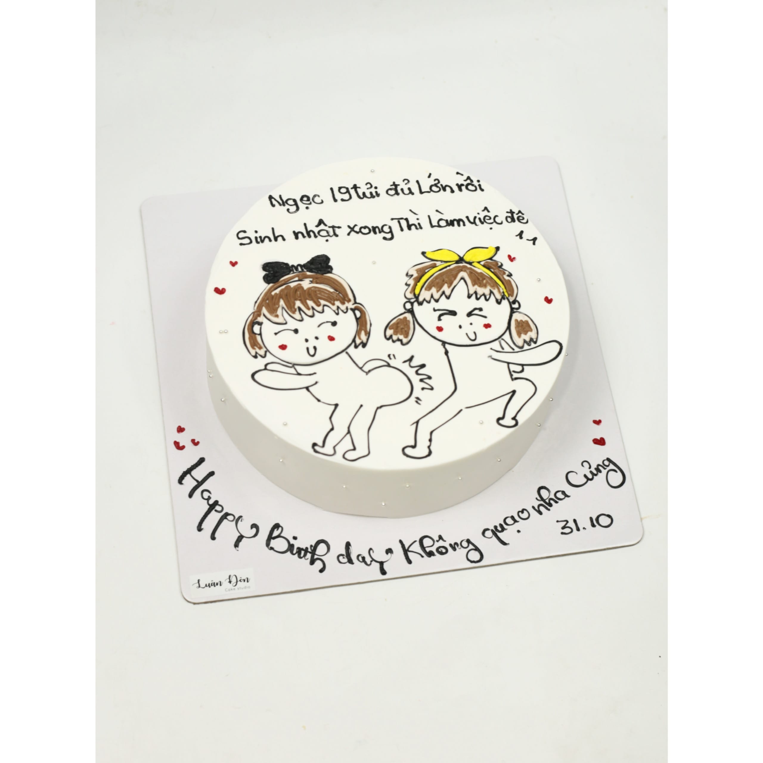 Bánh kem vẽ hình chibi hài hước vui vẻ