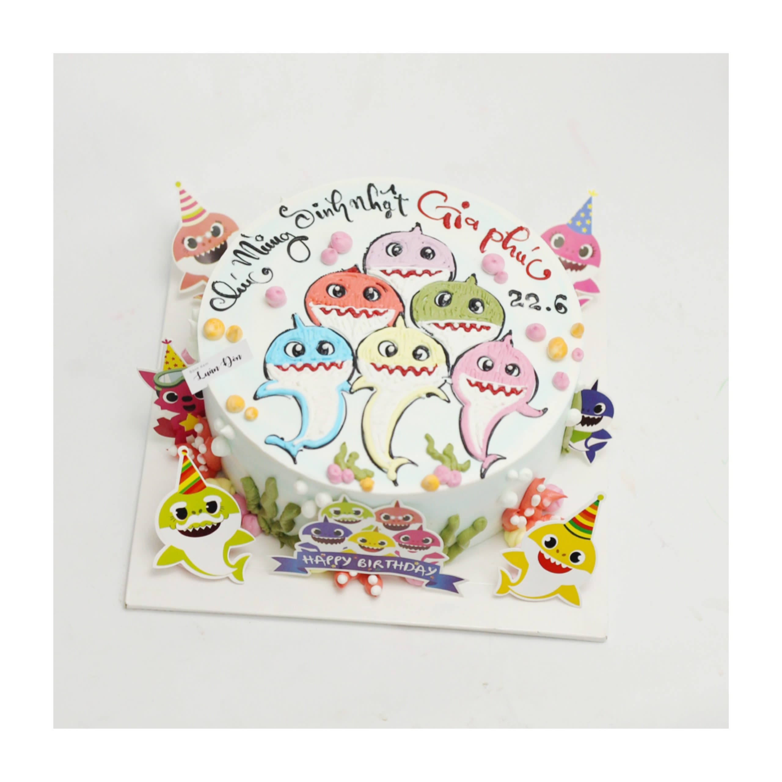 Bánh kem trang trí Baby Shark nhiều màu sắc