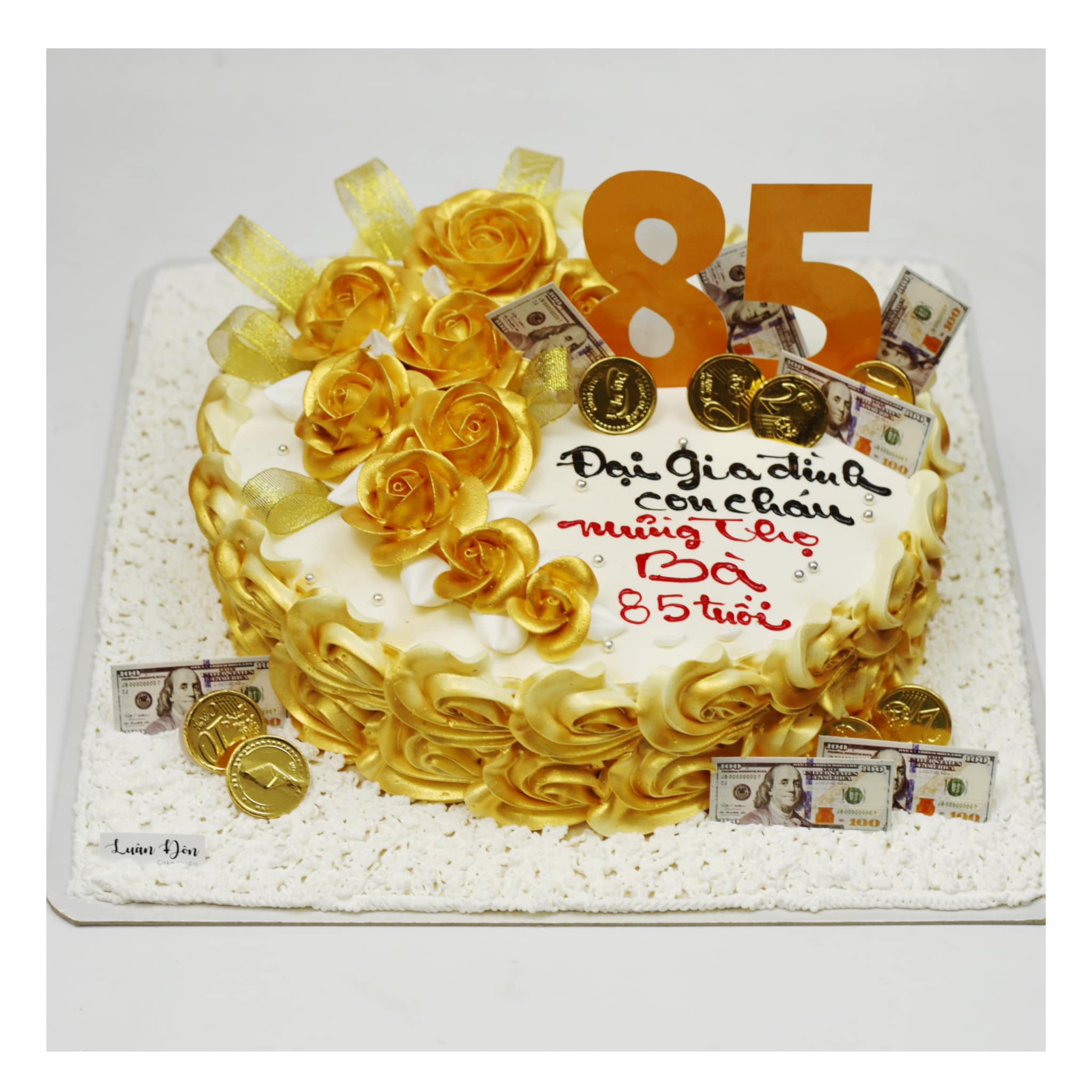 Bánh mừng thọ 85 tuổi dát vàng