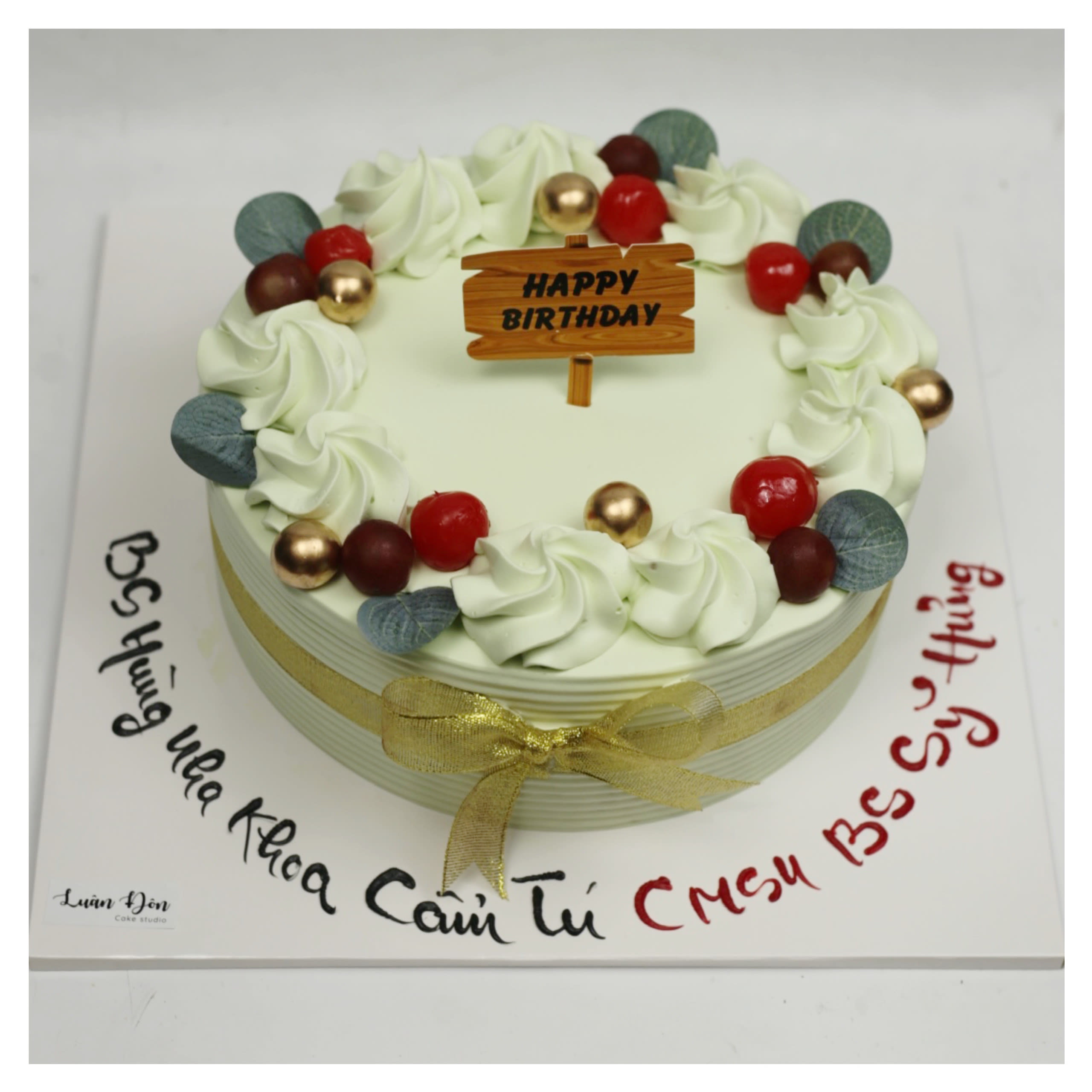 Bánh kem xanh cốm trang trí quả cherry