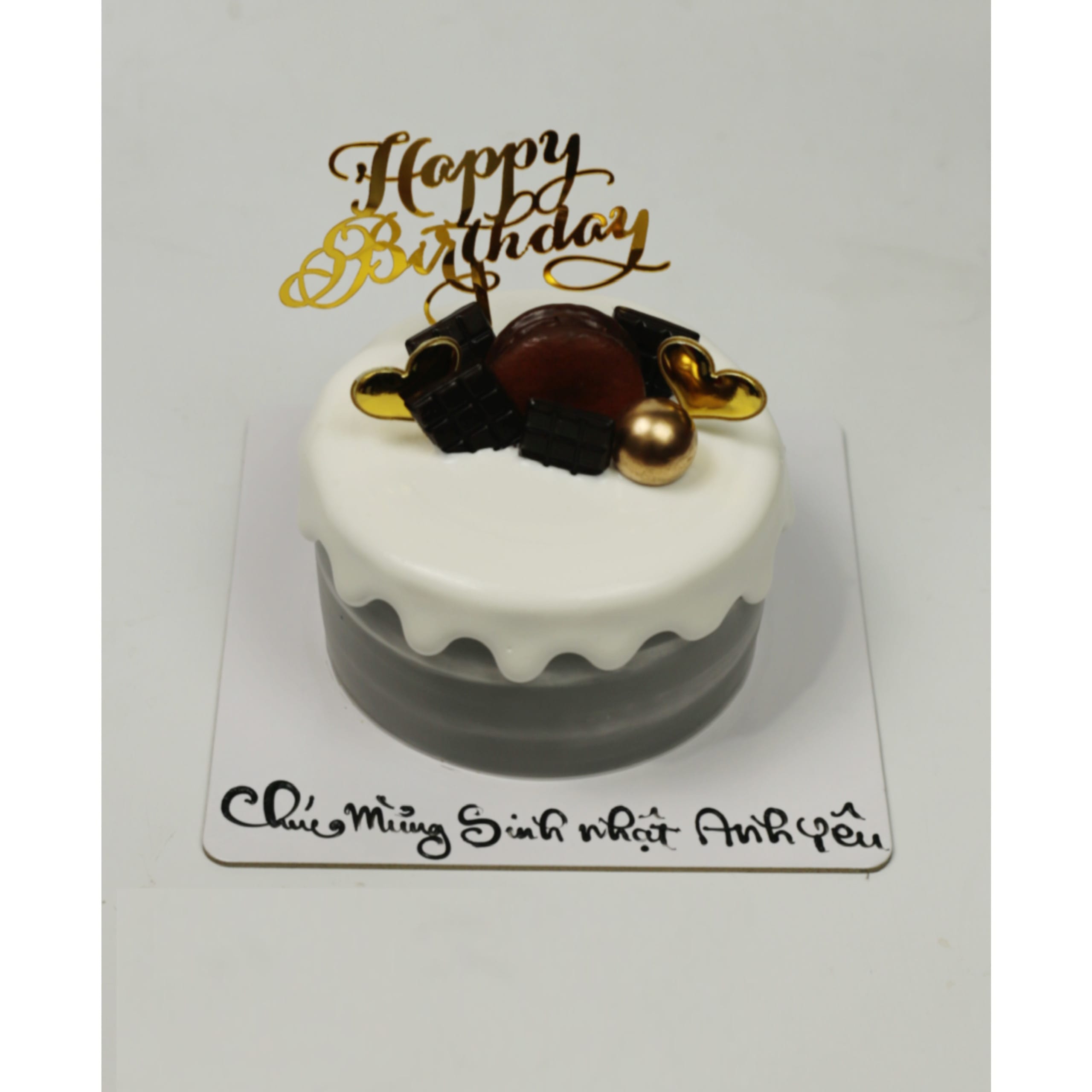 Bánh kem trắng chocolate đơn giản sang trọng