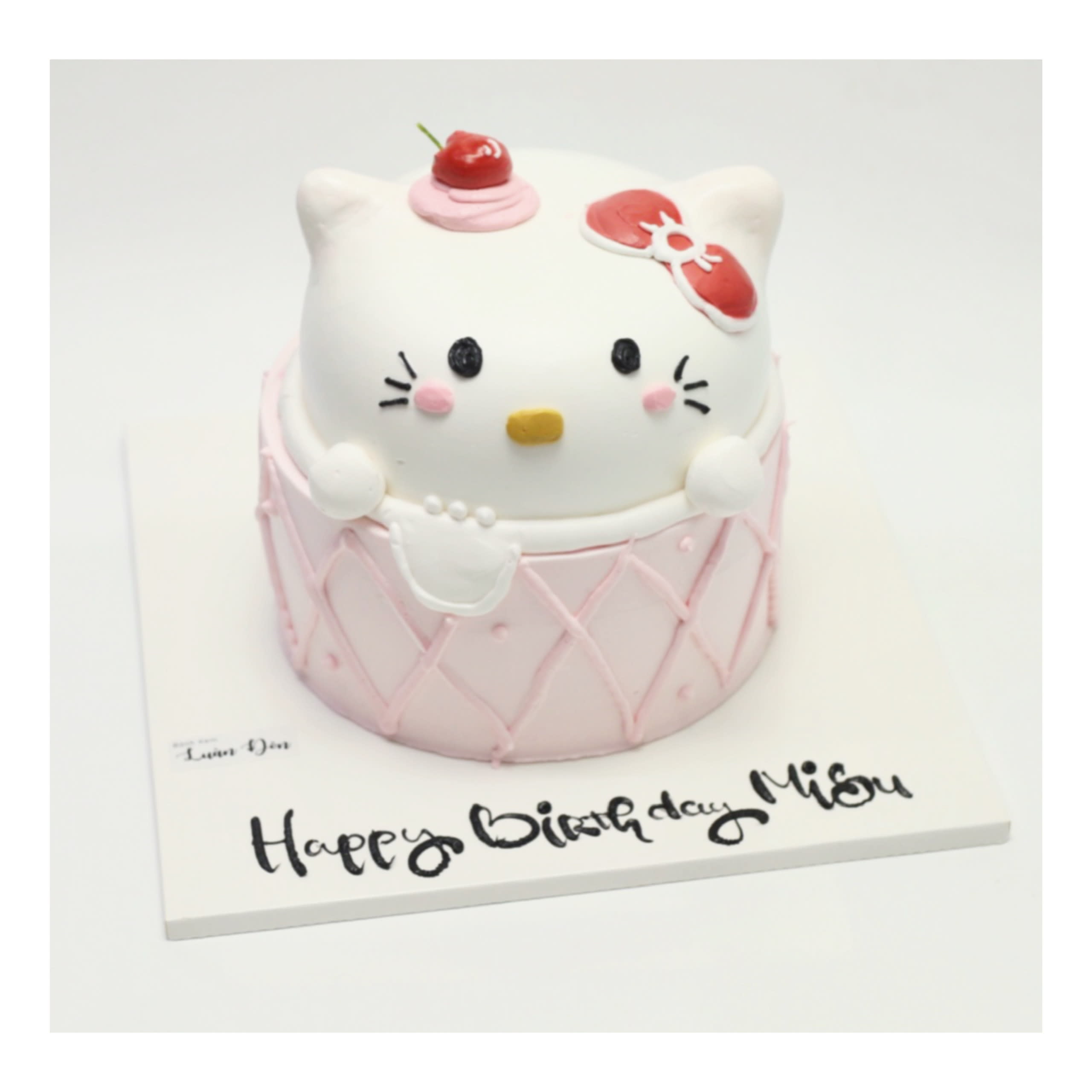 Bánh kem Hello Kitty hồng pastel ngọt ngào