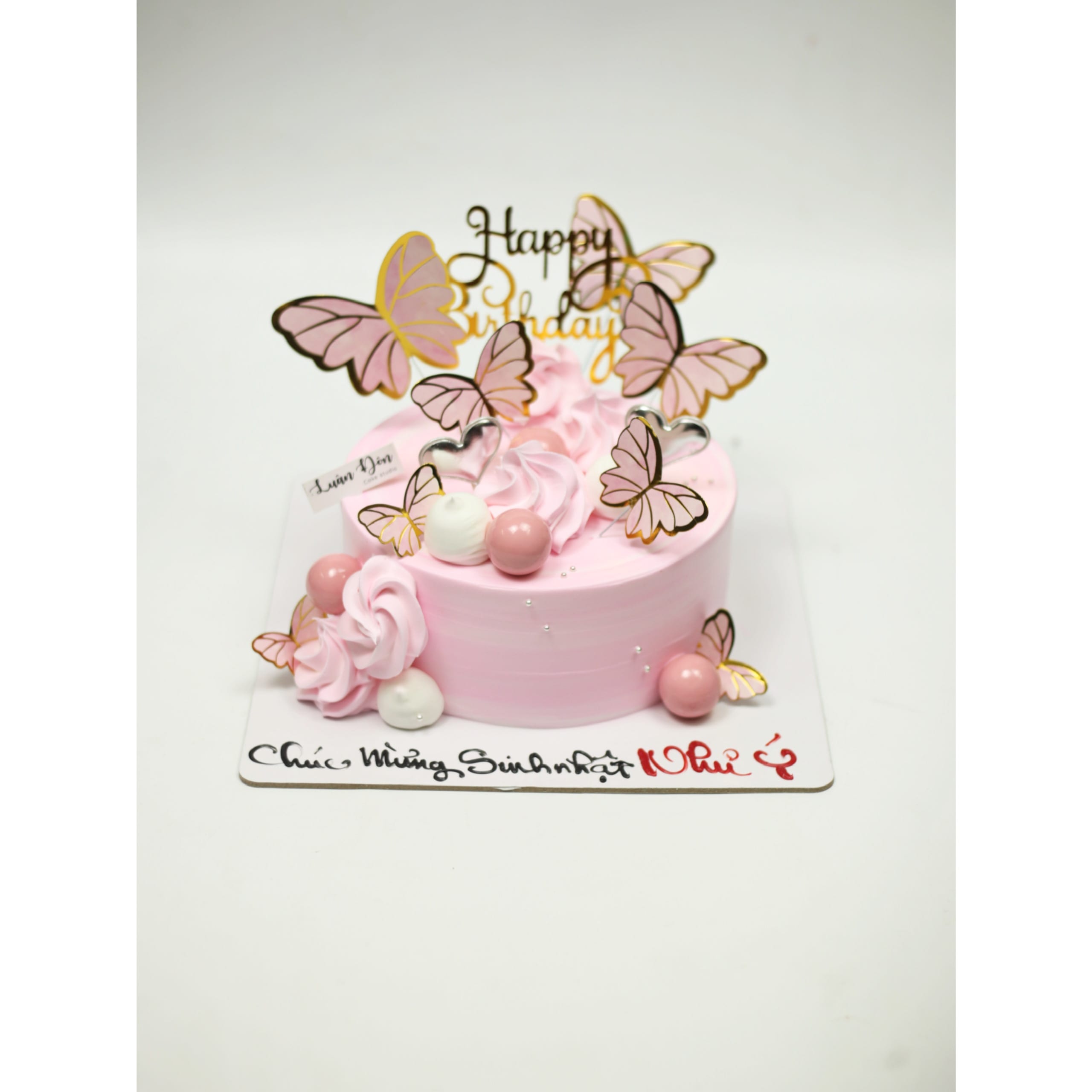 Bánh kem hồng pastel trang trí bướm xinh