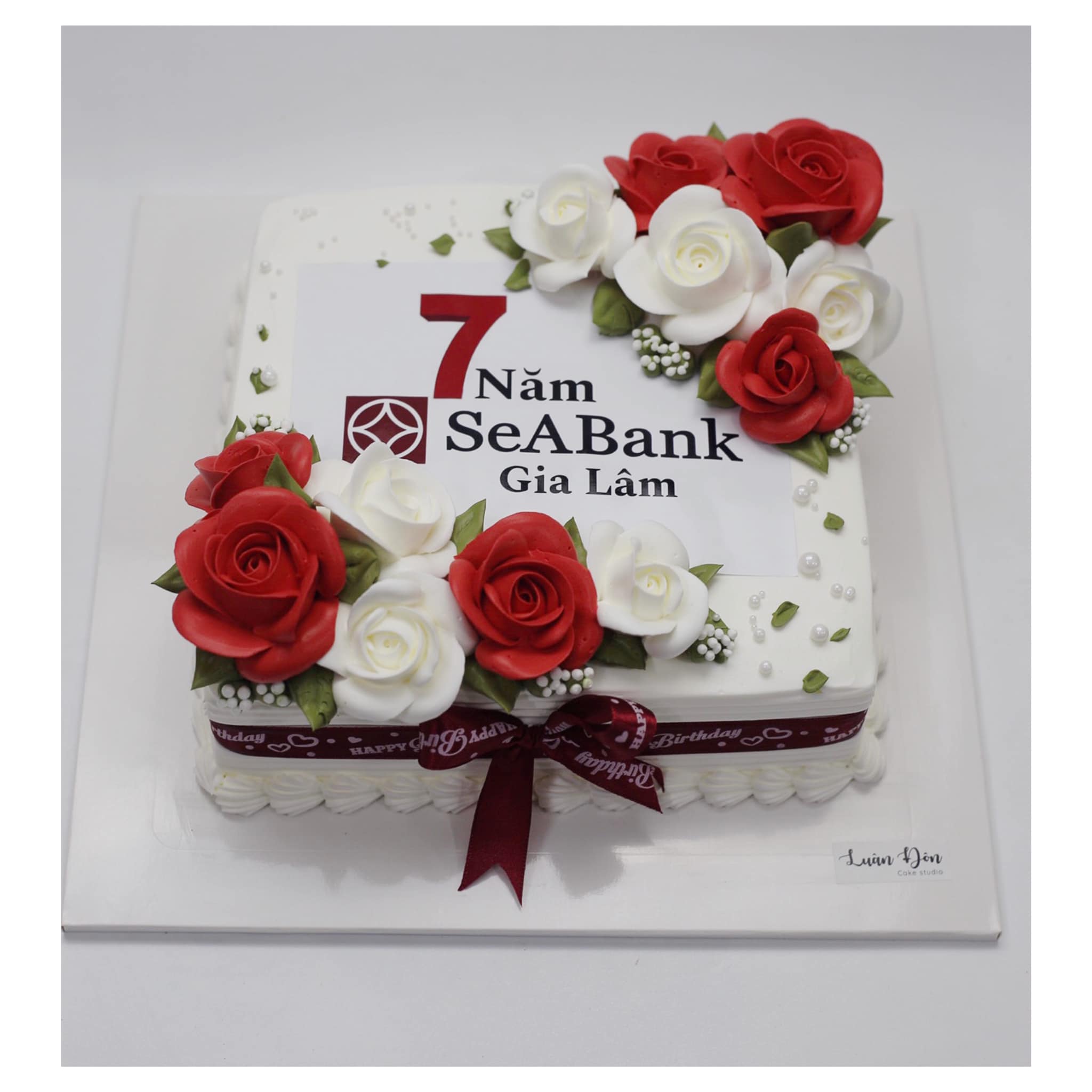 Bánh in hình SeAbank 7 năm