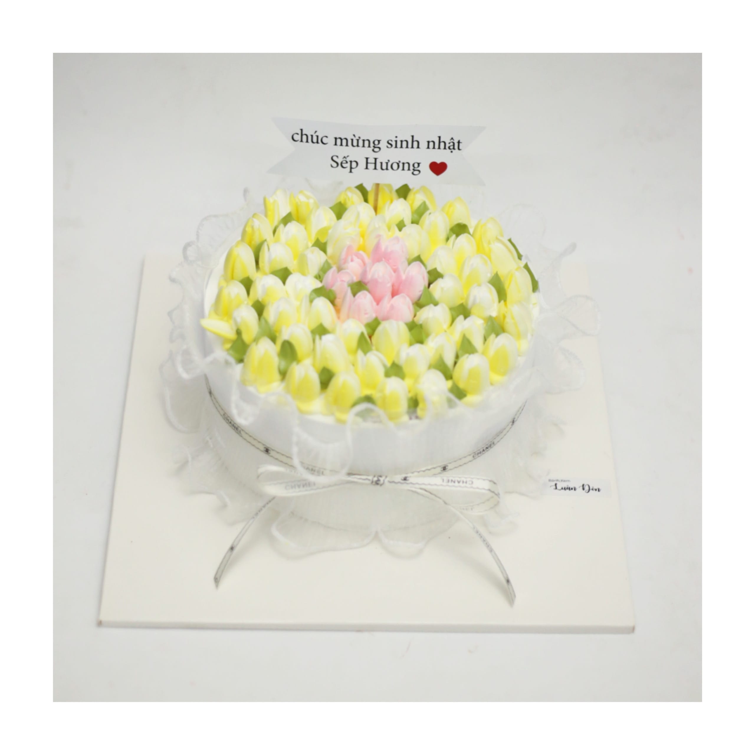 Bánh kem hoa tulip vàng hồng nhẹ nhàng