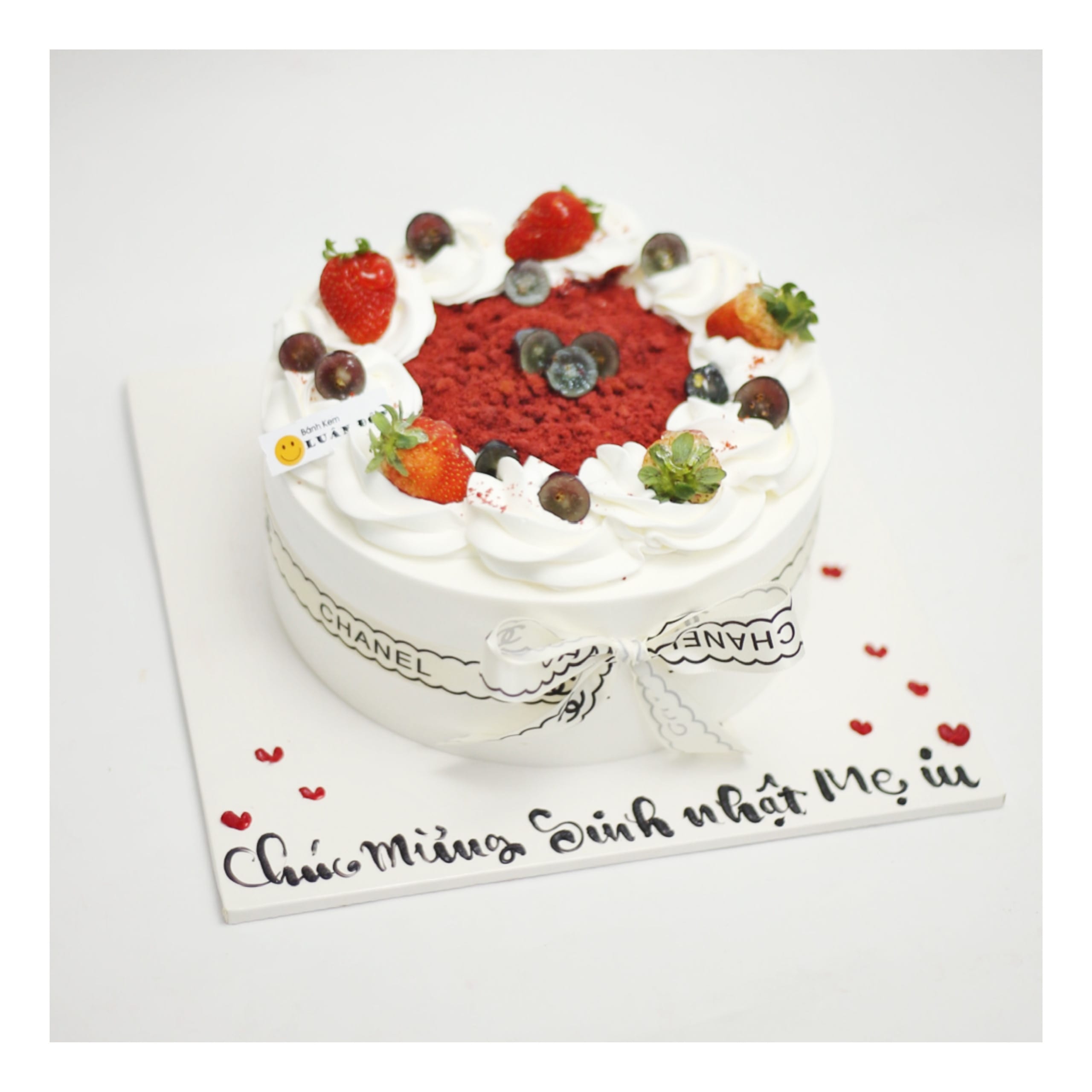 Bánh kem Red Velvet phủ trái cây tươi