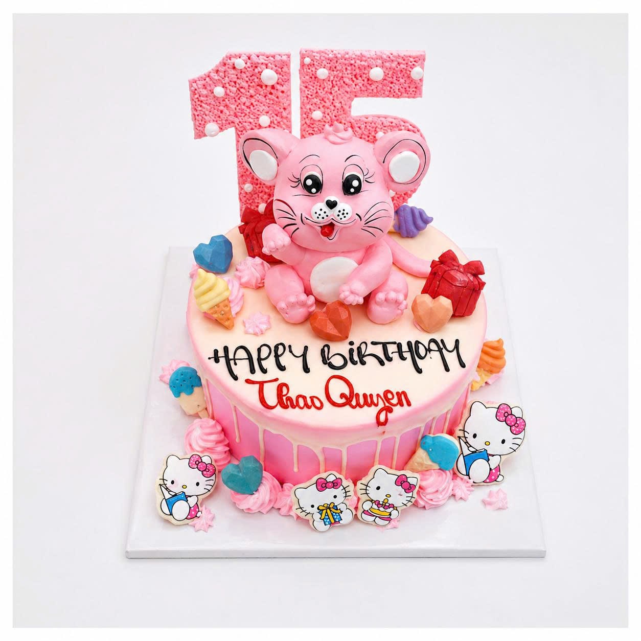 Bánh kem chuột hồng dễ thương cùng mèo Hello Kitty