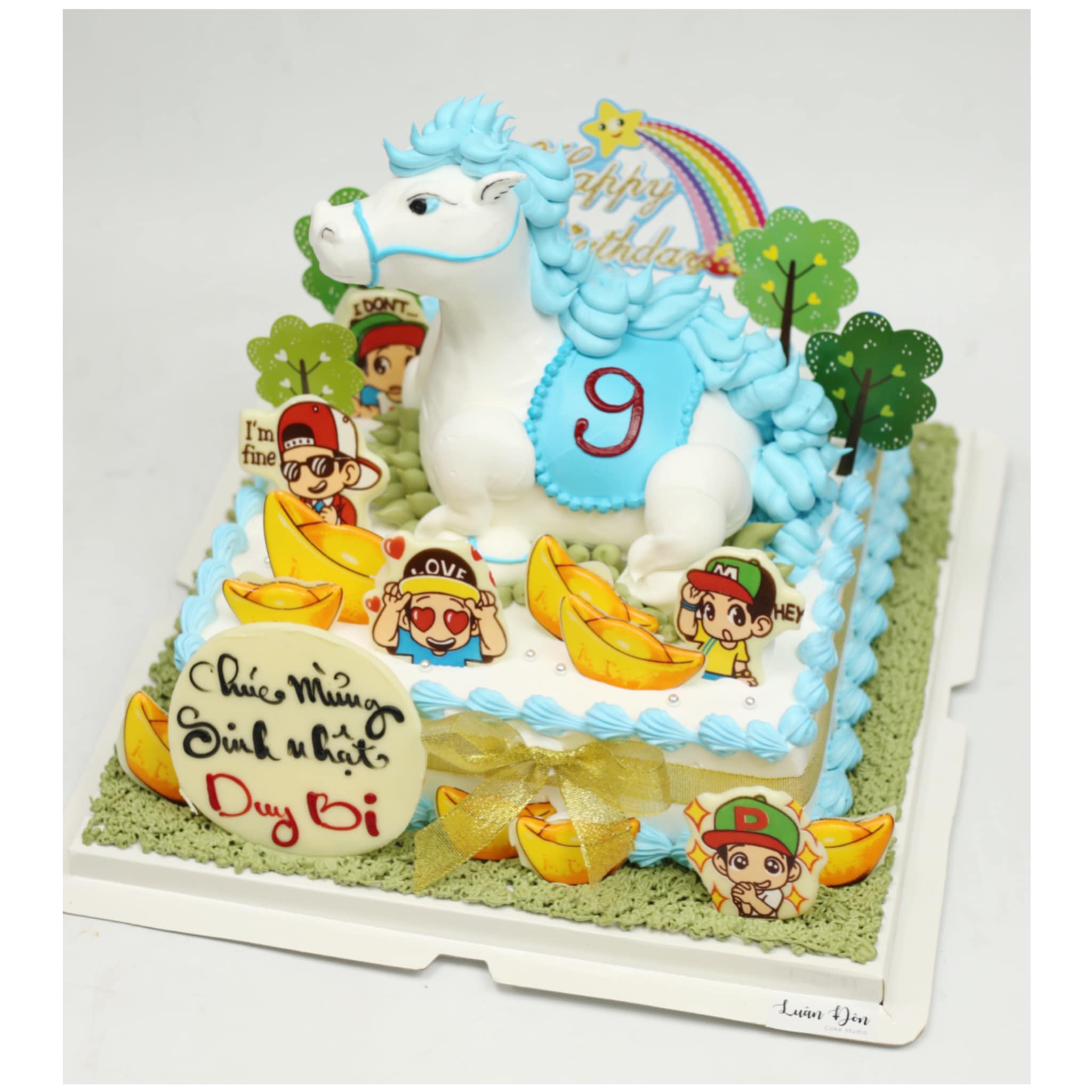 Bánh kem ngựa Pony trắng và thỏi vàng