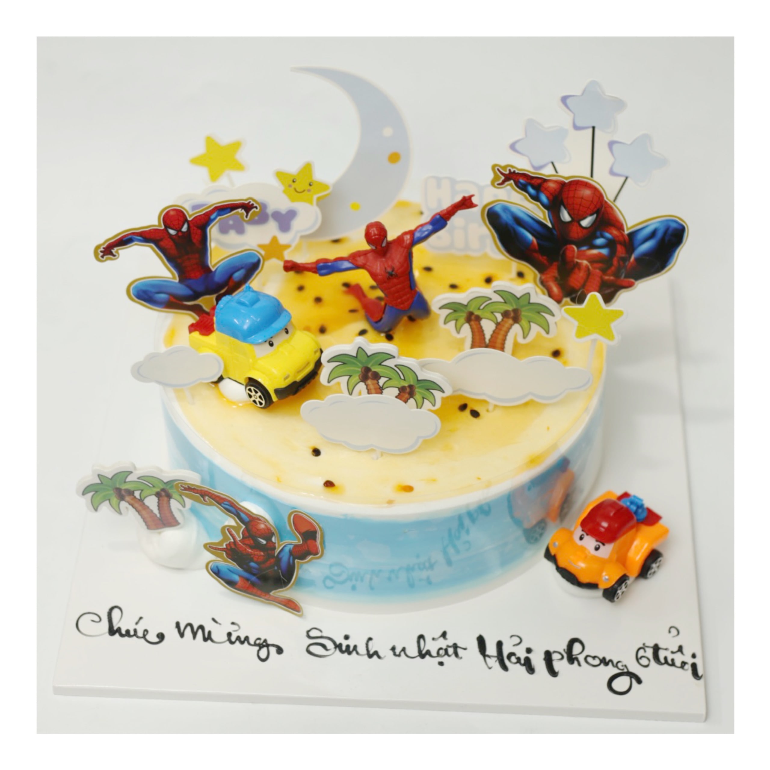 Bánh kem Spider-Man cùng ô tô năng động