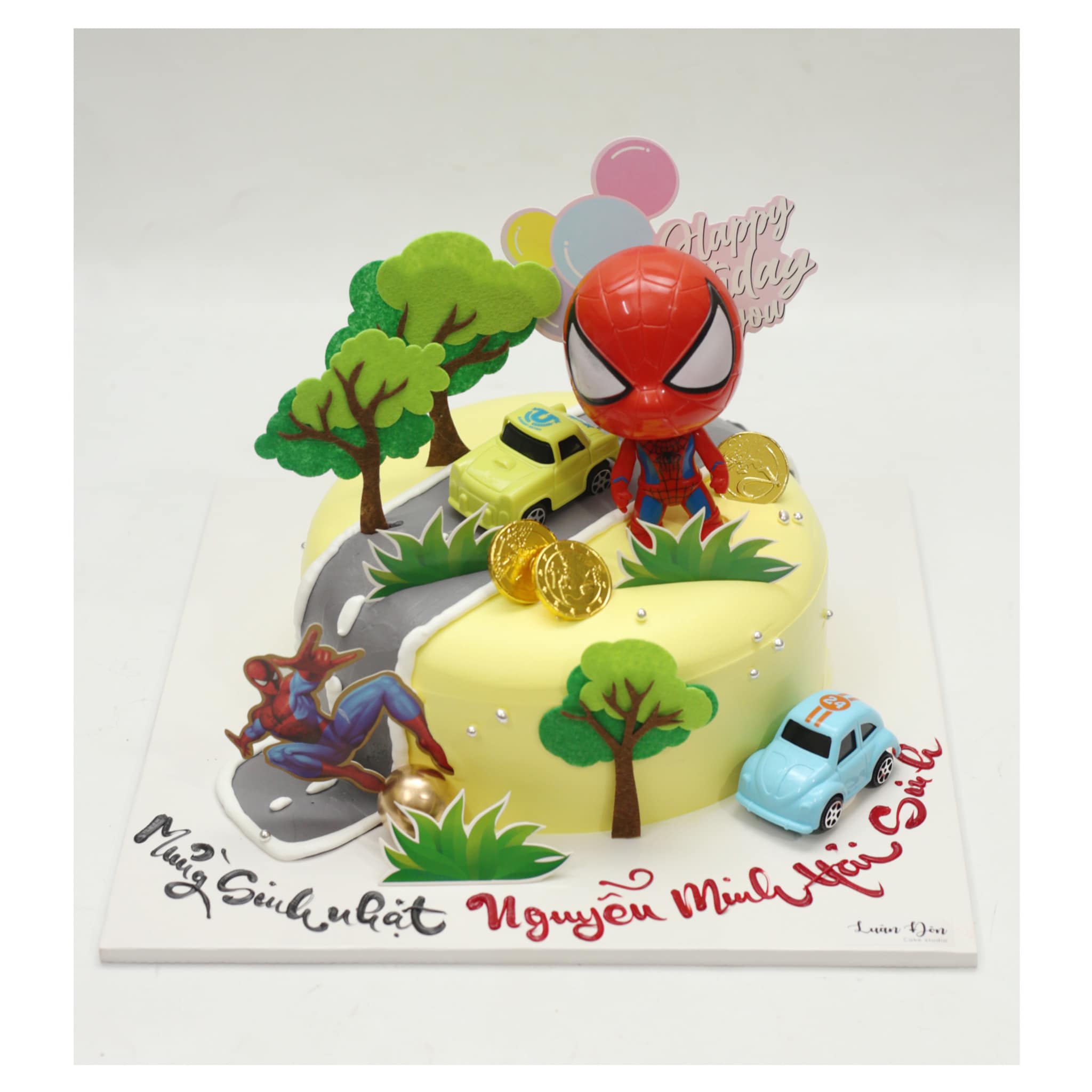 Bánh sinh nhật Spider-Man và xe hơi