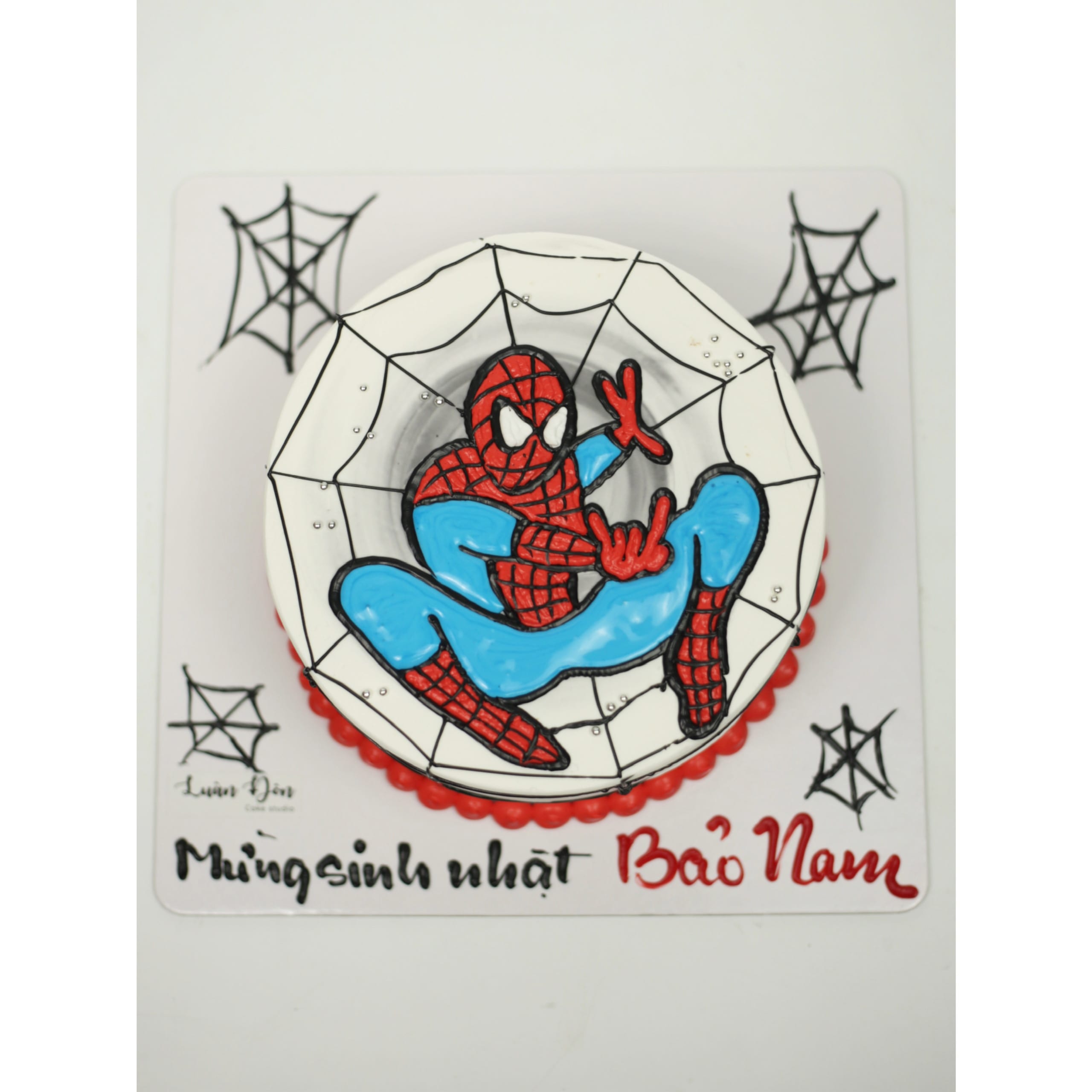 Bánh kem vẽ hình Spider-Man cho bé trai