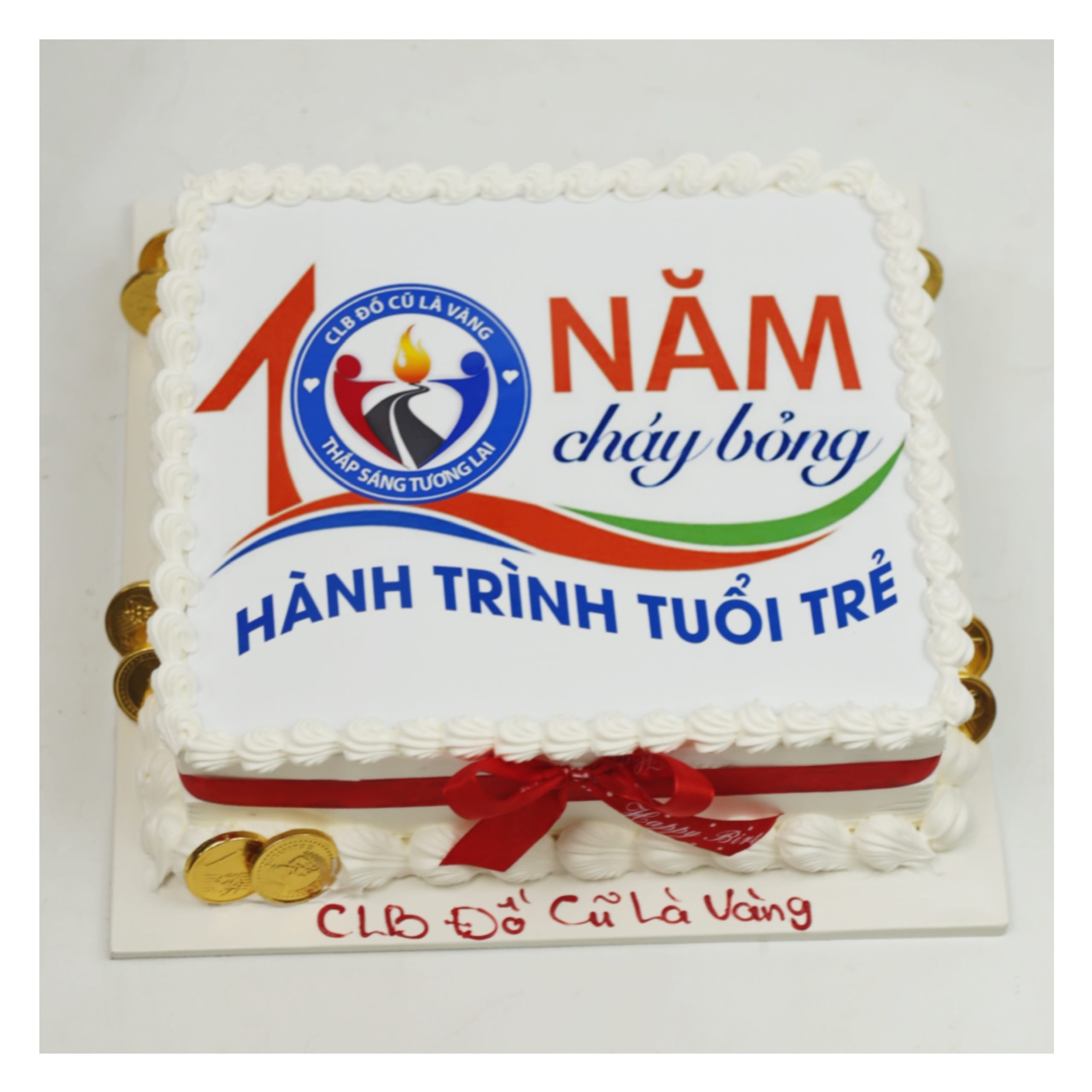 Bánh kem kỷ niệm 10 năm hành trình tuổi trẻ