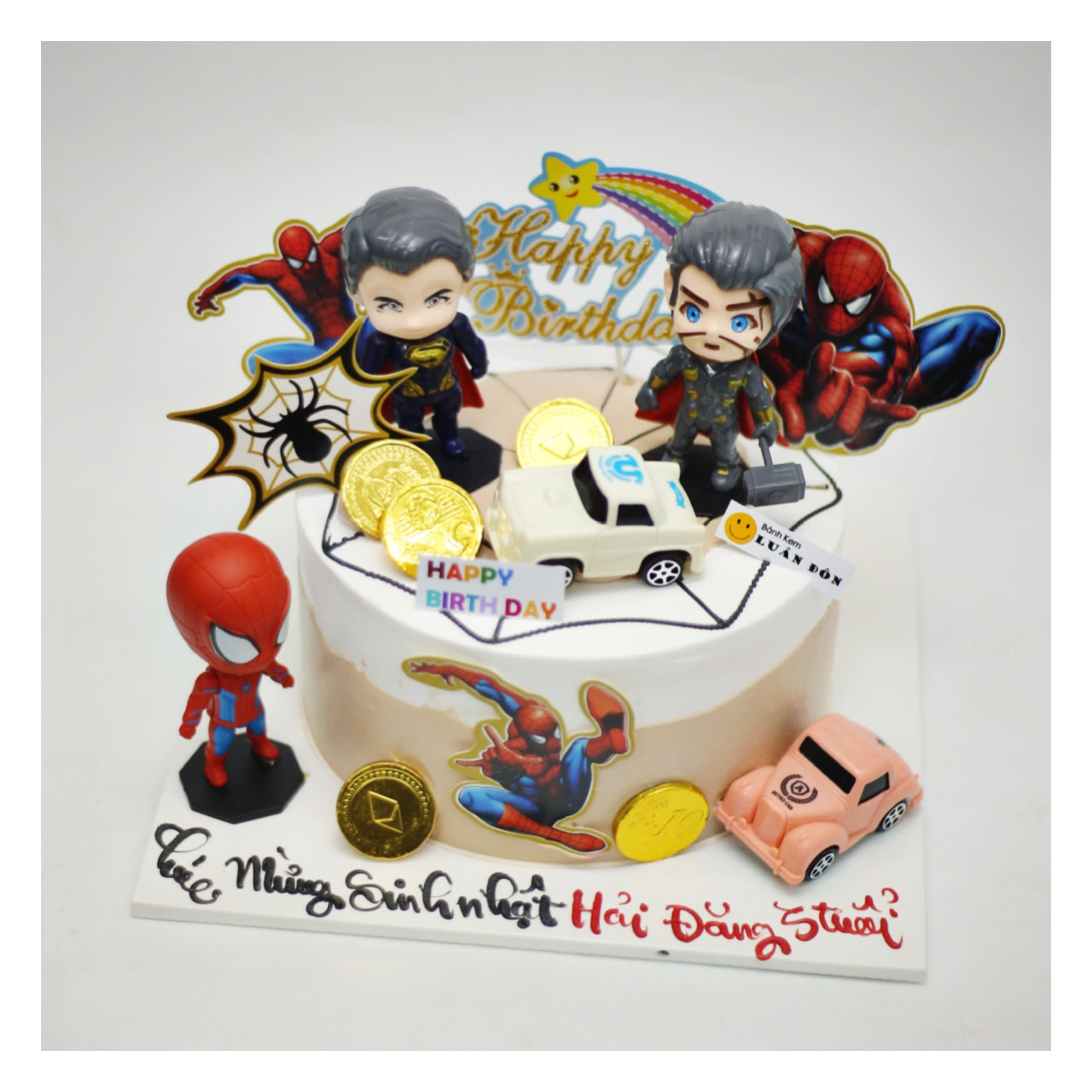 Bánh kem siêu anh hùng Marvel cùng xe hơi
