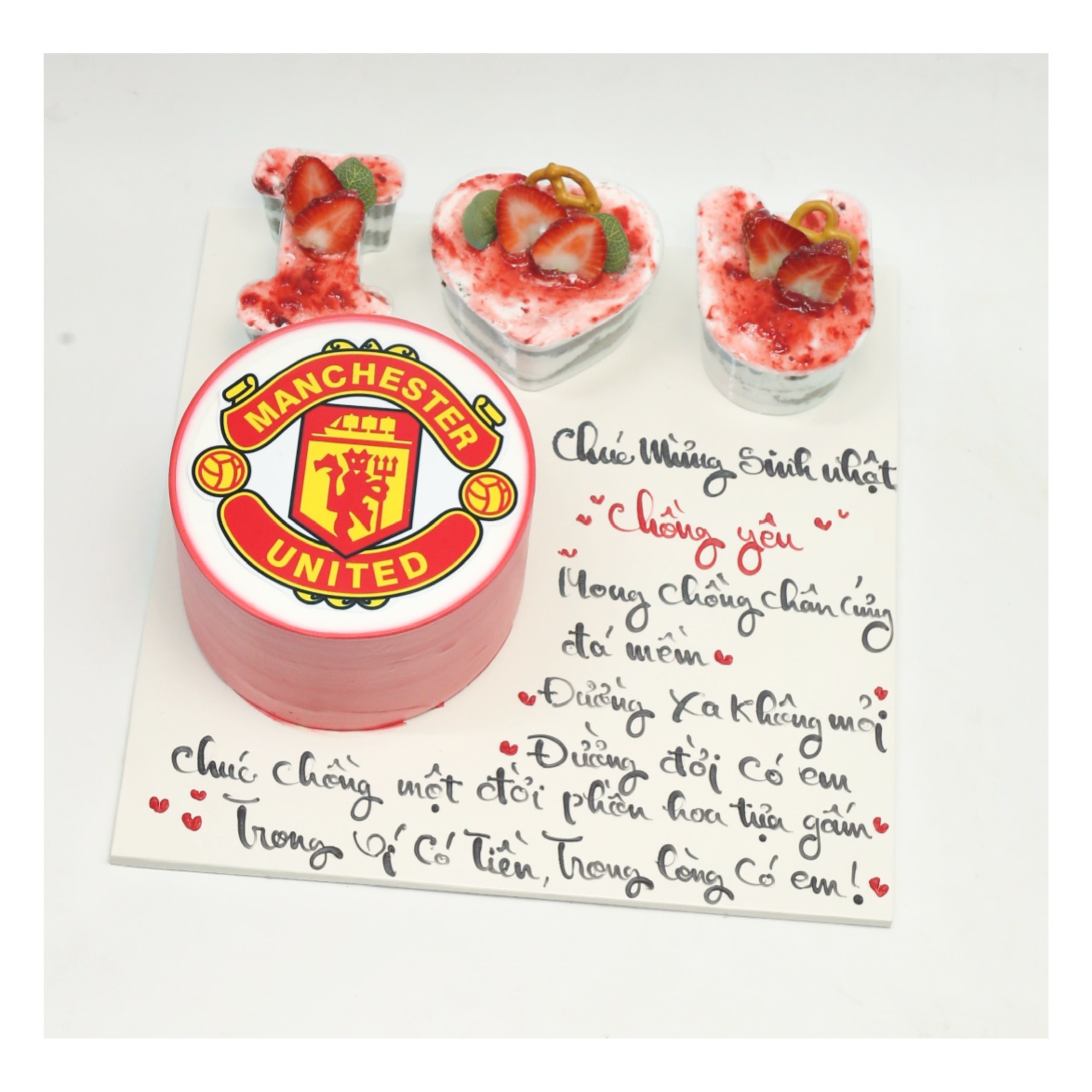 Bánh kem Manchester United kết hợp set quà