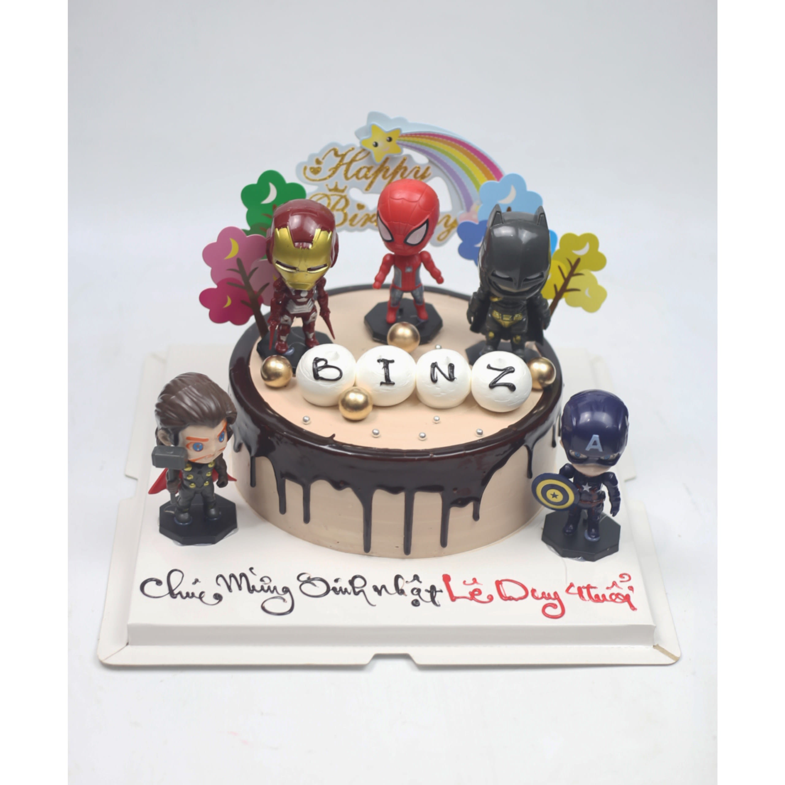 Bánh kem siêu anh hùng Marvel cho bé trai