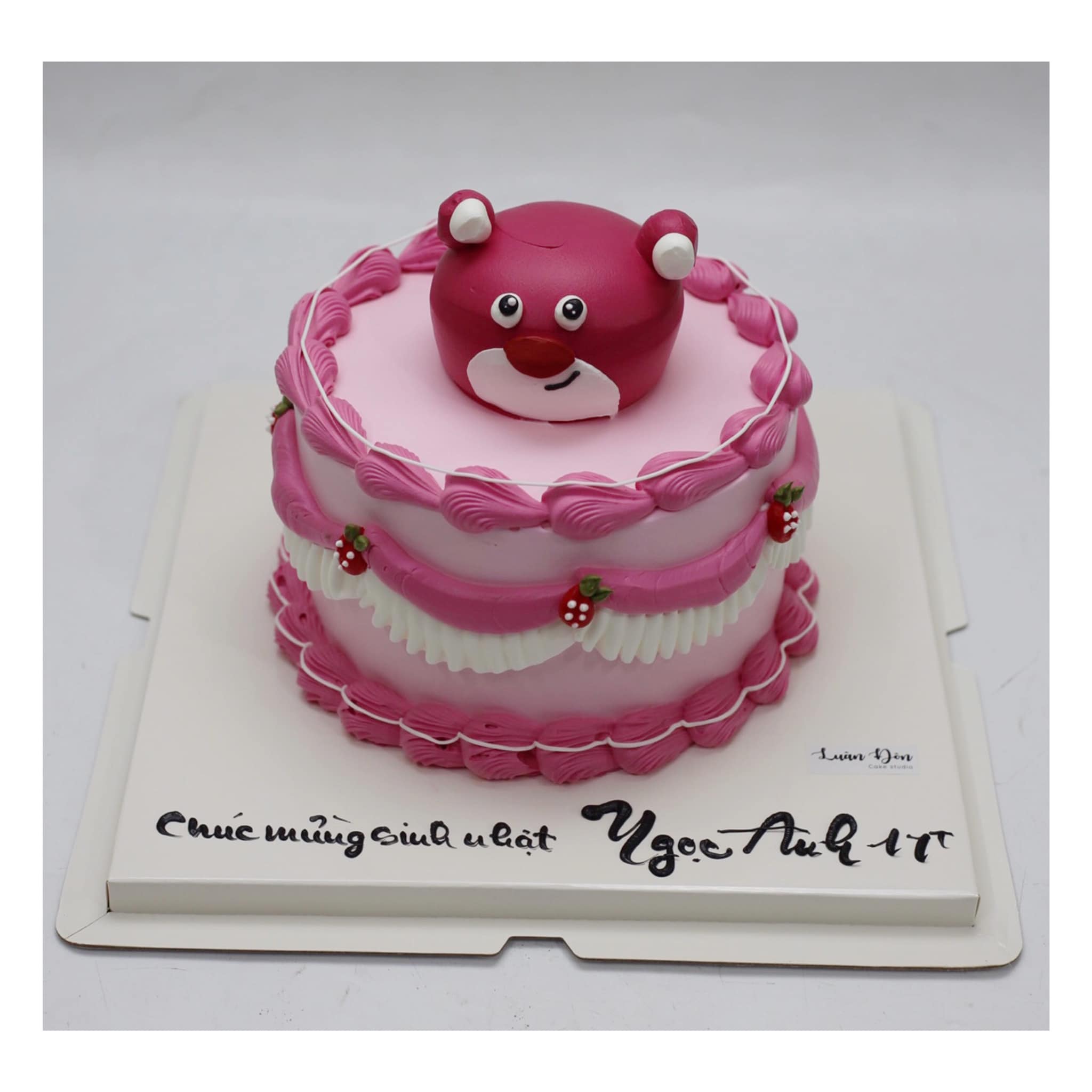 Bánh kem mặt gấu dâu Lotso dễ thương