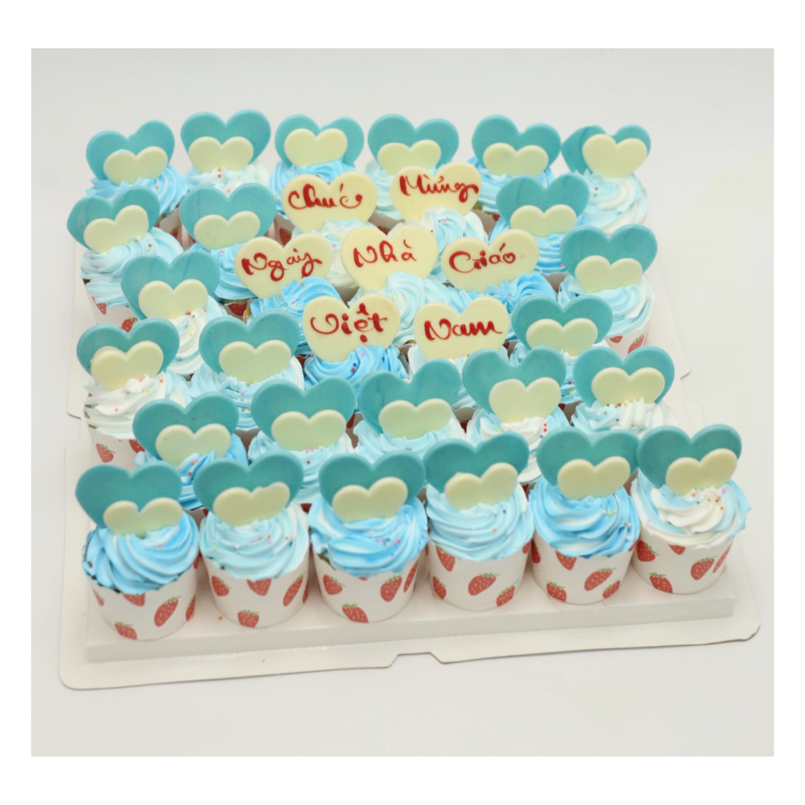 Set cupcake trái tim màu xanh chúc mừng thầy cô
