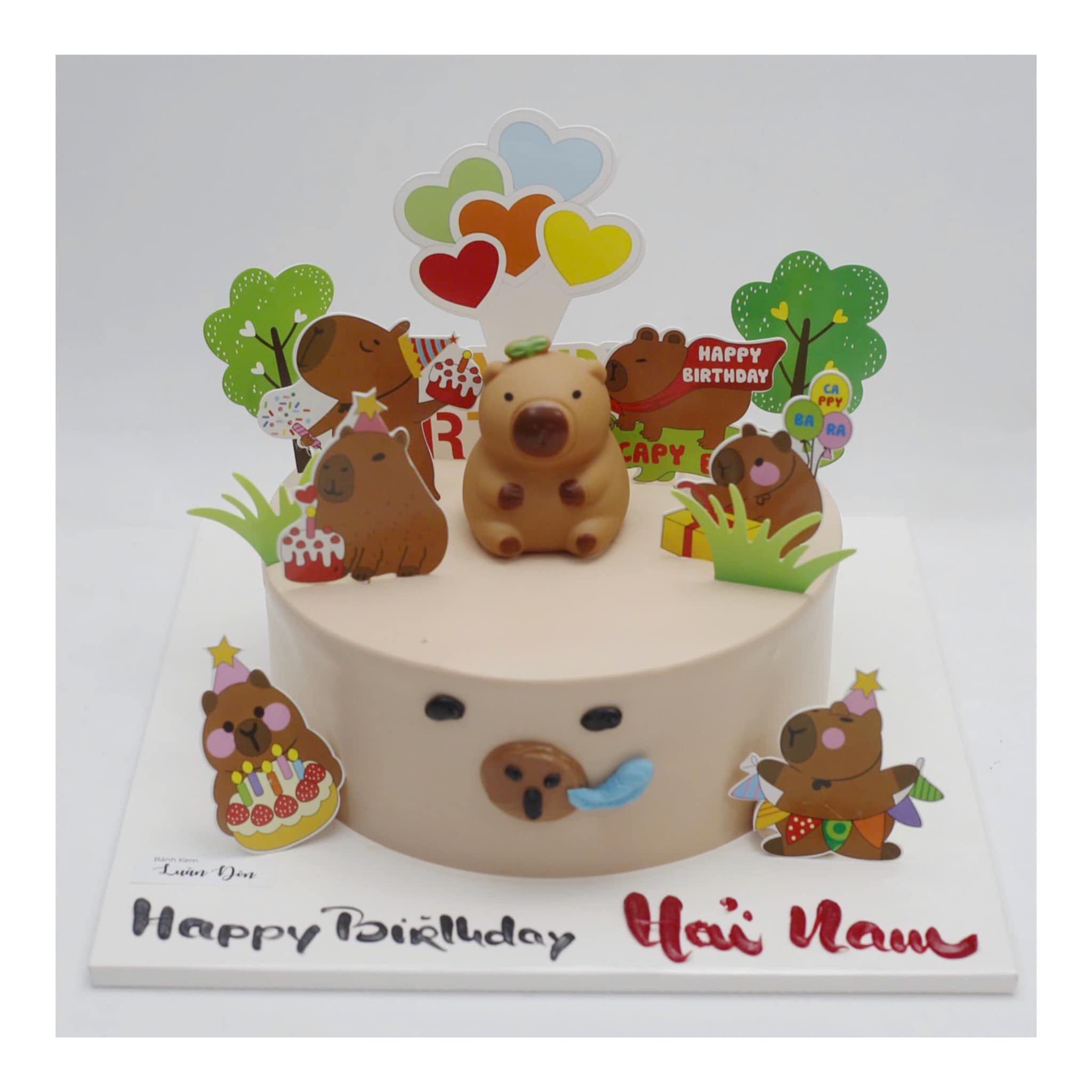 Bánh kem Capybara nâu trang trí ngộ nghĩnh