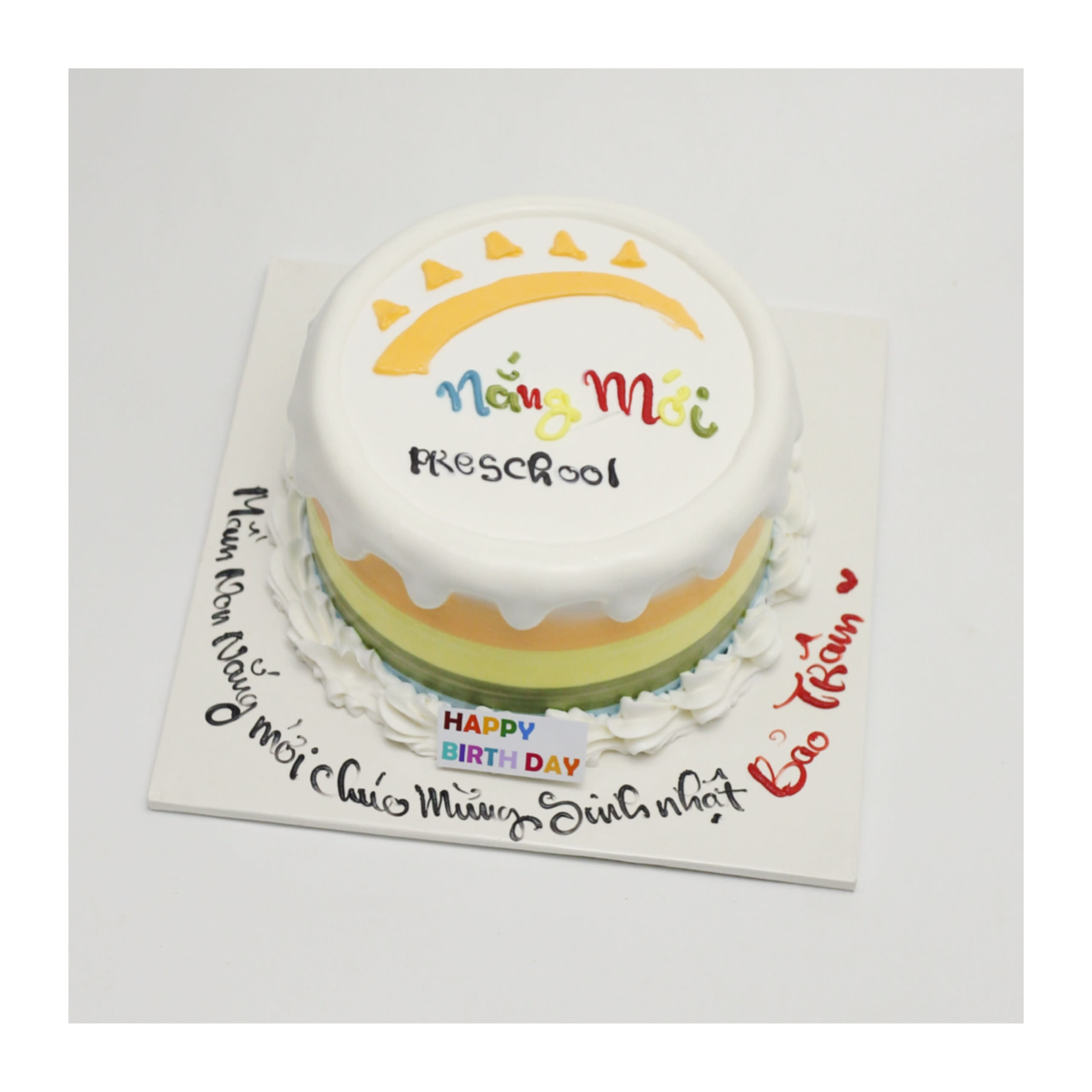 Bánh kem Nắng Mới Preschool nhiều tầng màu