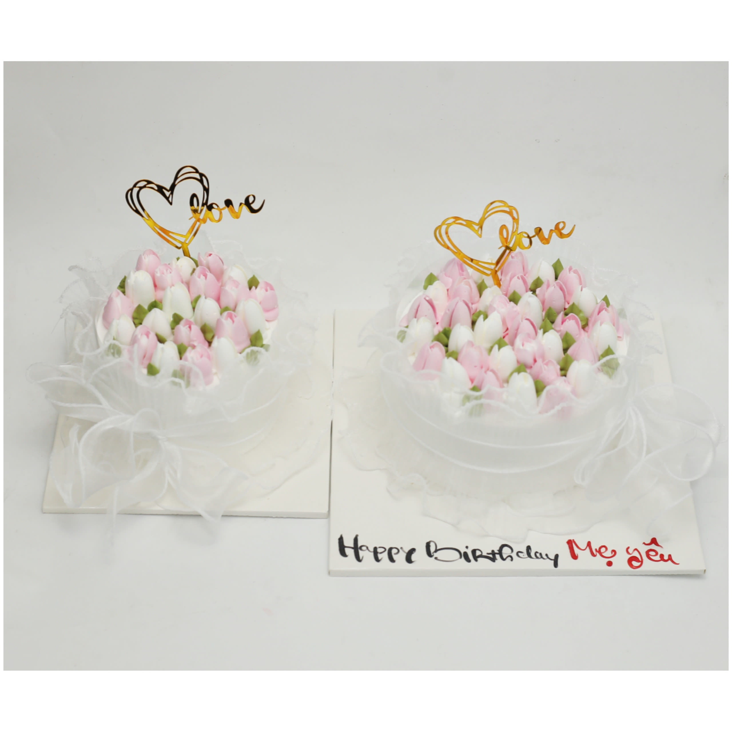 Bánh kem hai chiếc decor hoa tulip hồng trắng