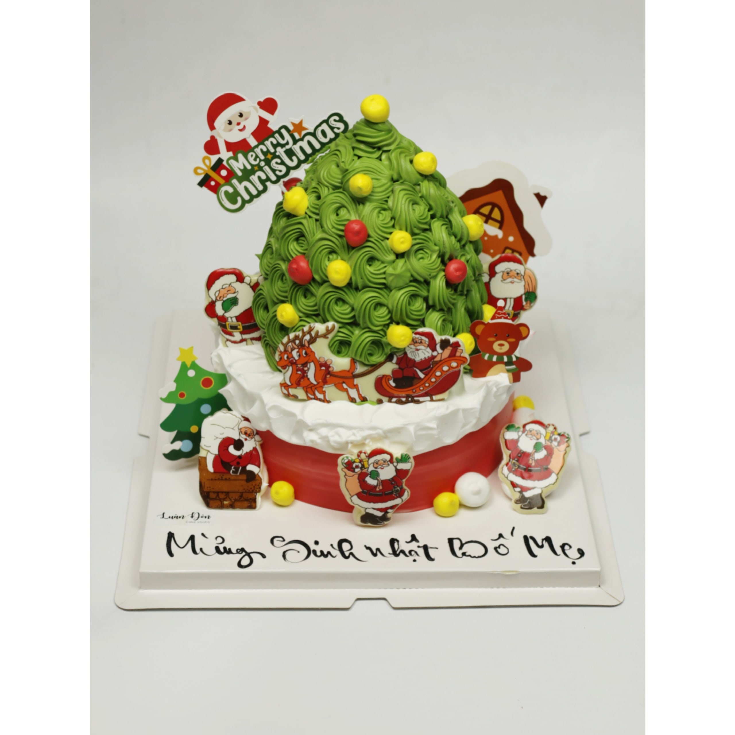 Bánh kem tạo hình cây thông Noel xanh rực rỡ