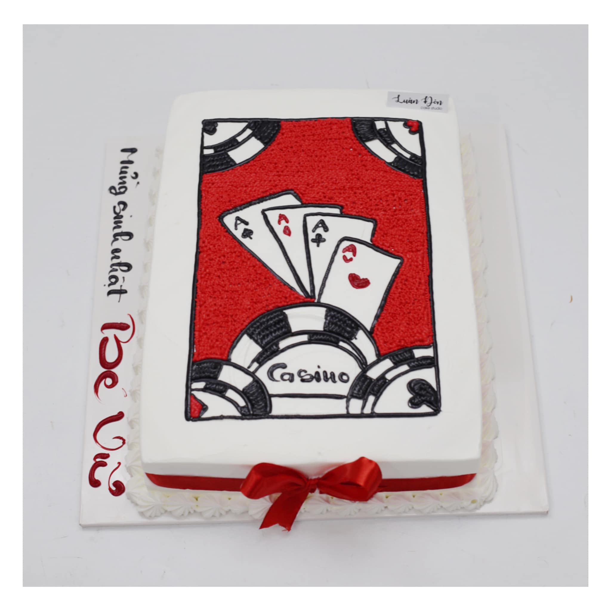 Bánh kem vẽ hình lá bài Casino