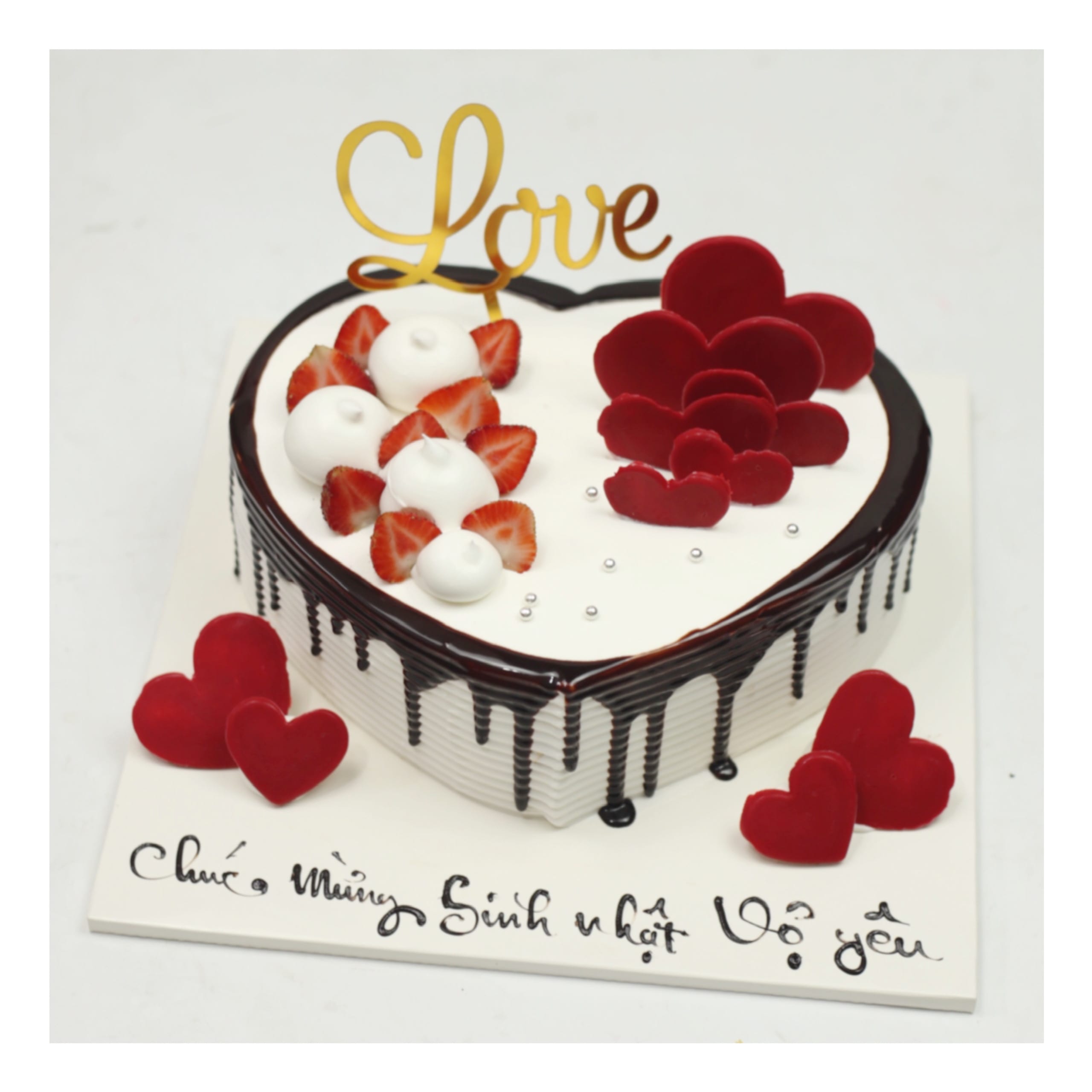 Bánh kem trái tim 'Love' tặng vợ yêu