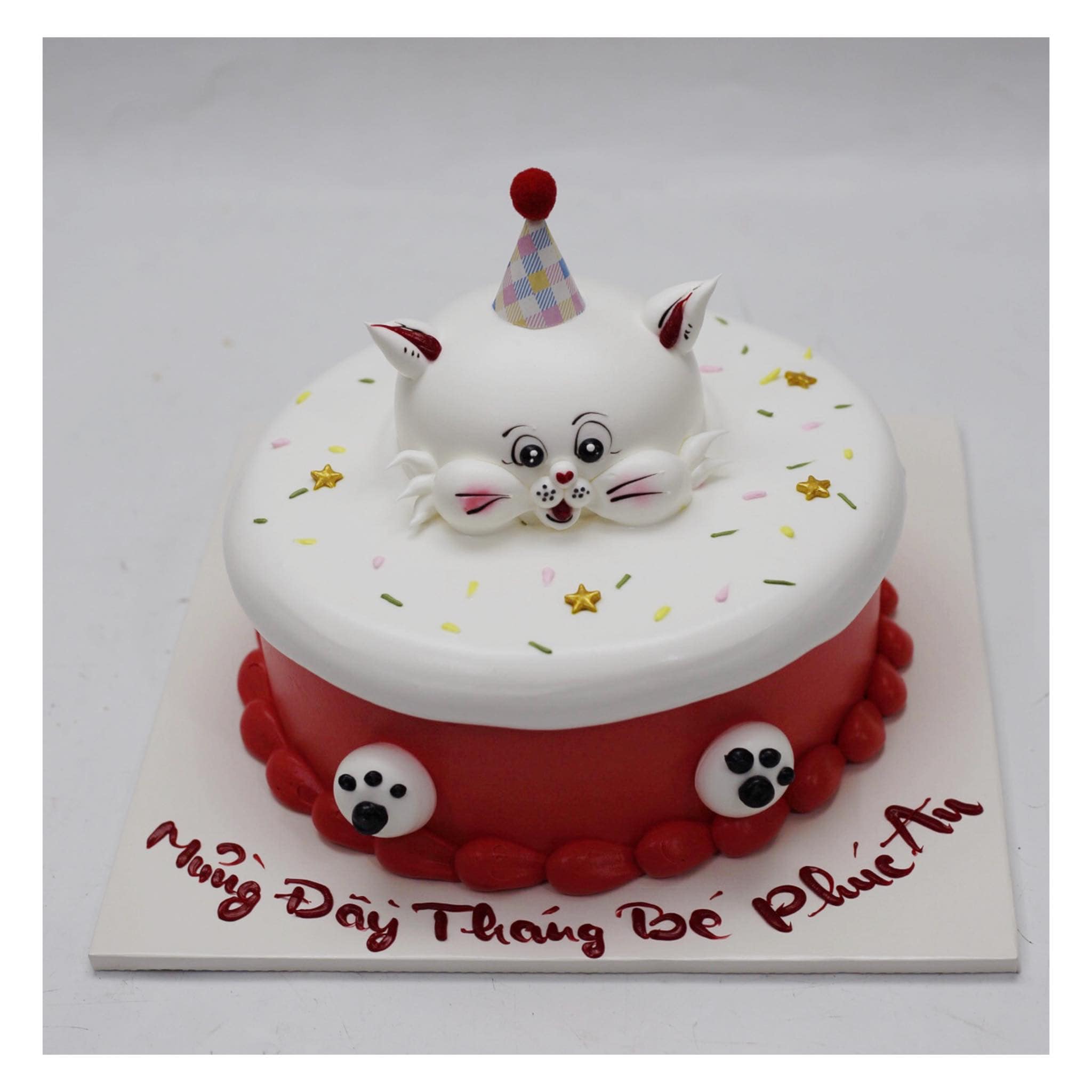 Bánh kem đầy tháng mèo trắng đội mũ