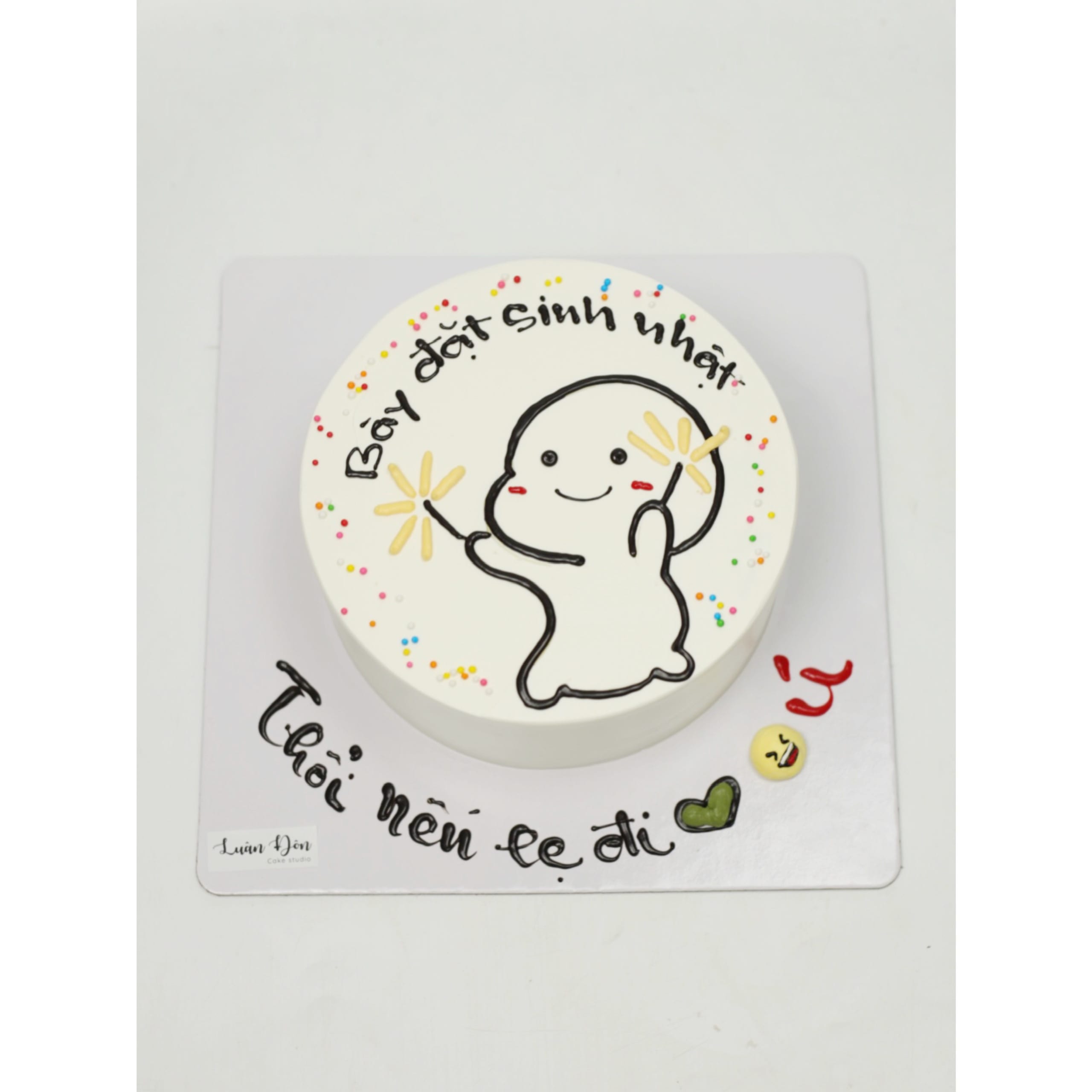 Bánh kem vẽ nhân vật hoạt hình đáng yêu