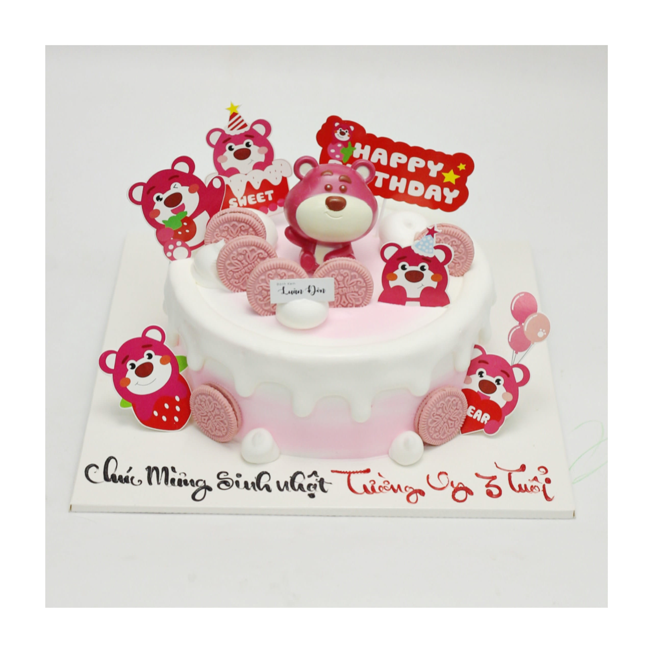 Bánh kem Gấu Dâu Lotso màu hồng xinh xắn