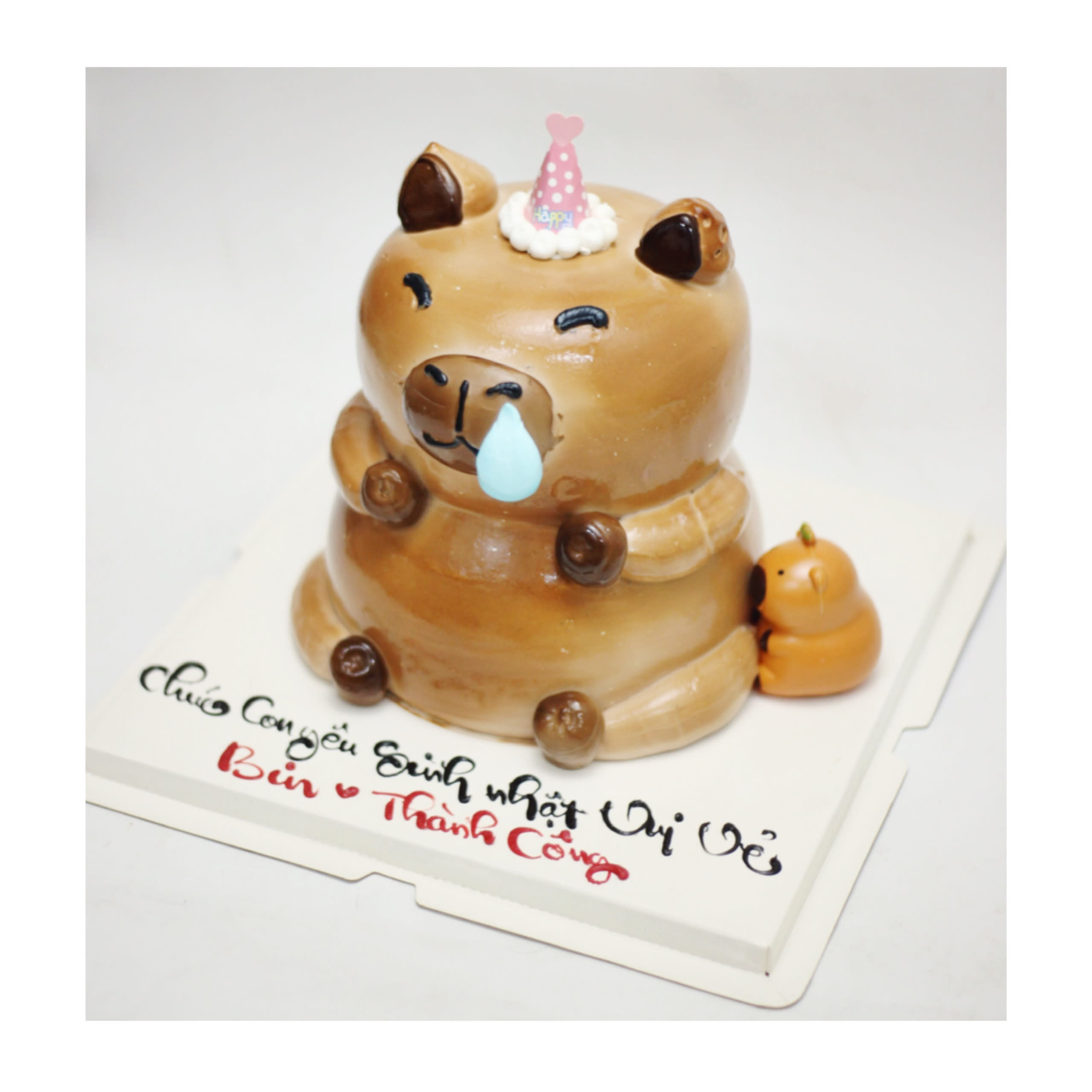 Bánh kem Capybara đội mũ sinh nhật đáng yêu