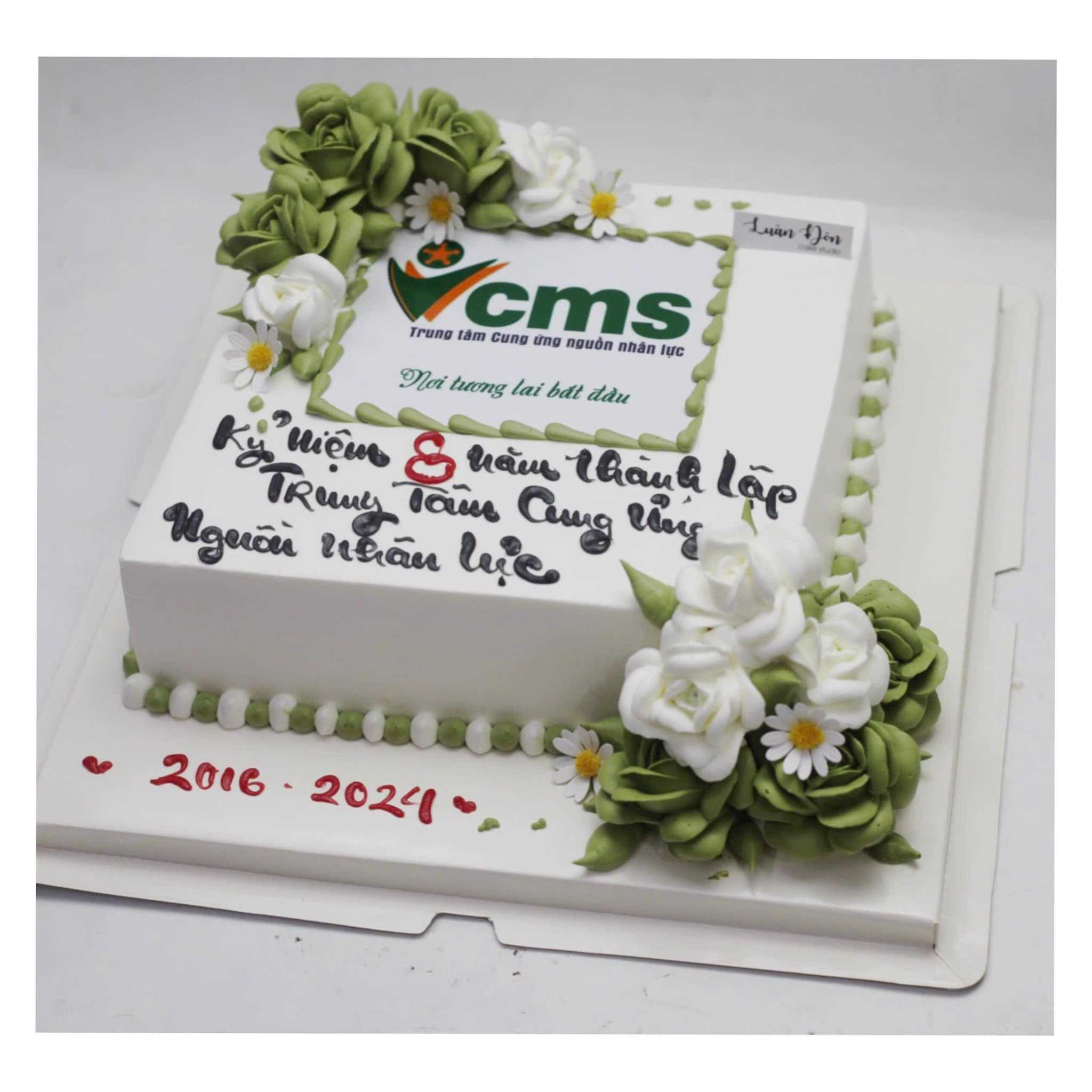 Bánh kỷ niệm thành lập công ty CMS