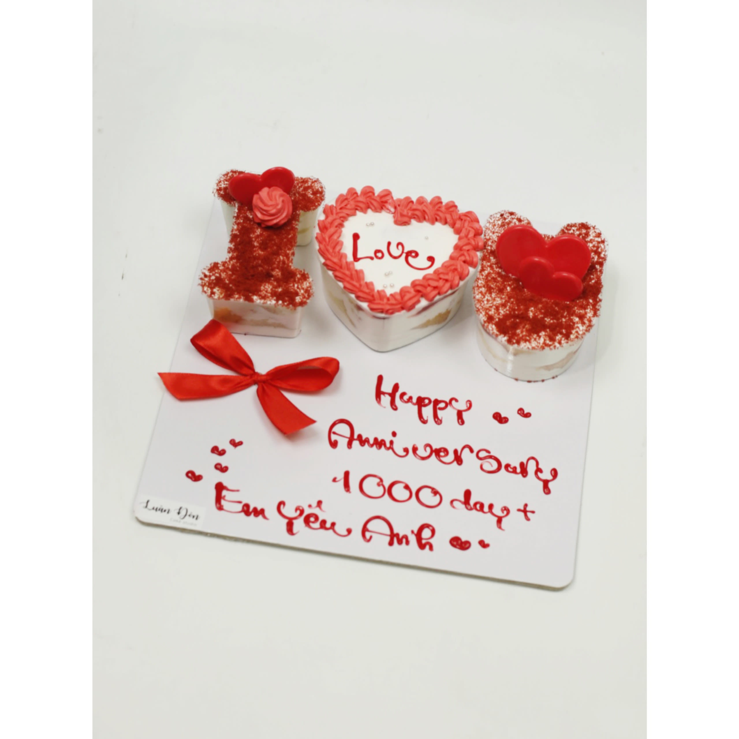 Bánh kem kỉ niệm tình yêu chữ I Love You