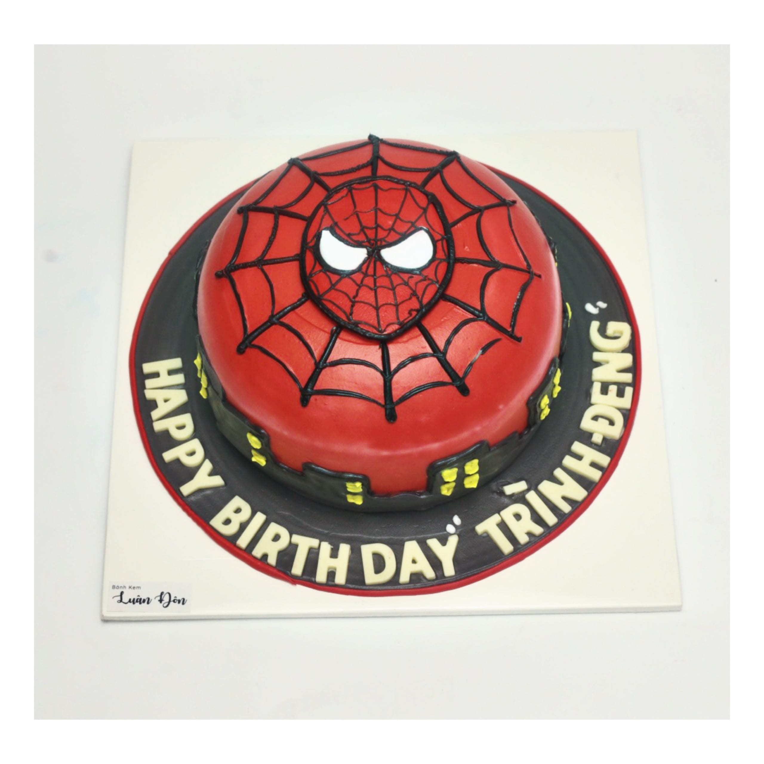 Bánh kem tạo hình mạng nhện Spider-Man ấn tượng