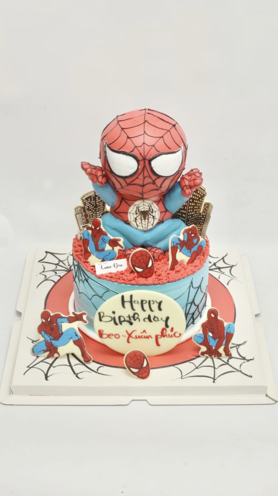 Bánh kem Spider-Man cho bé trai yêu anh hùng