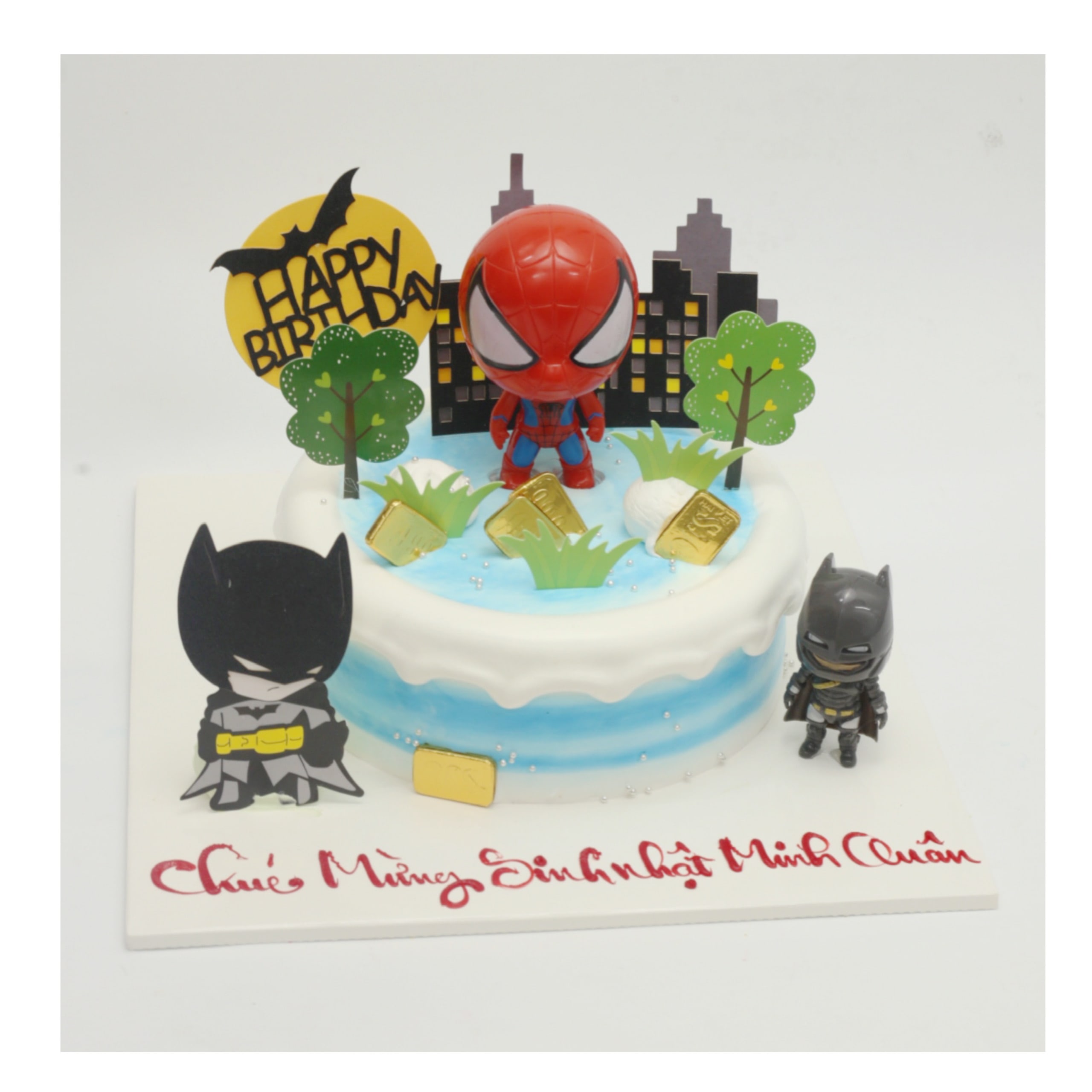 Bánh kem Spider-Man và Batman cho bé trai