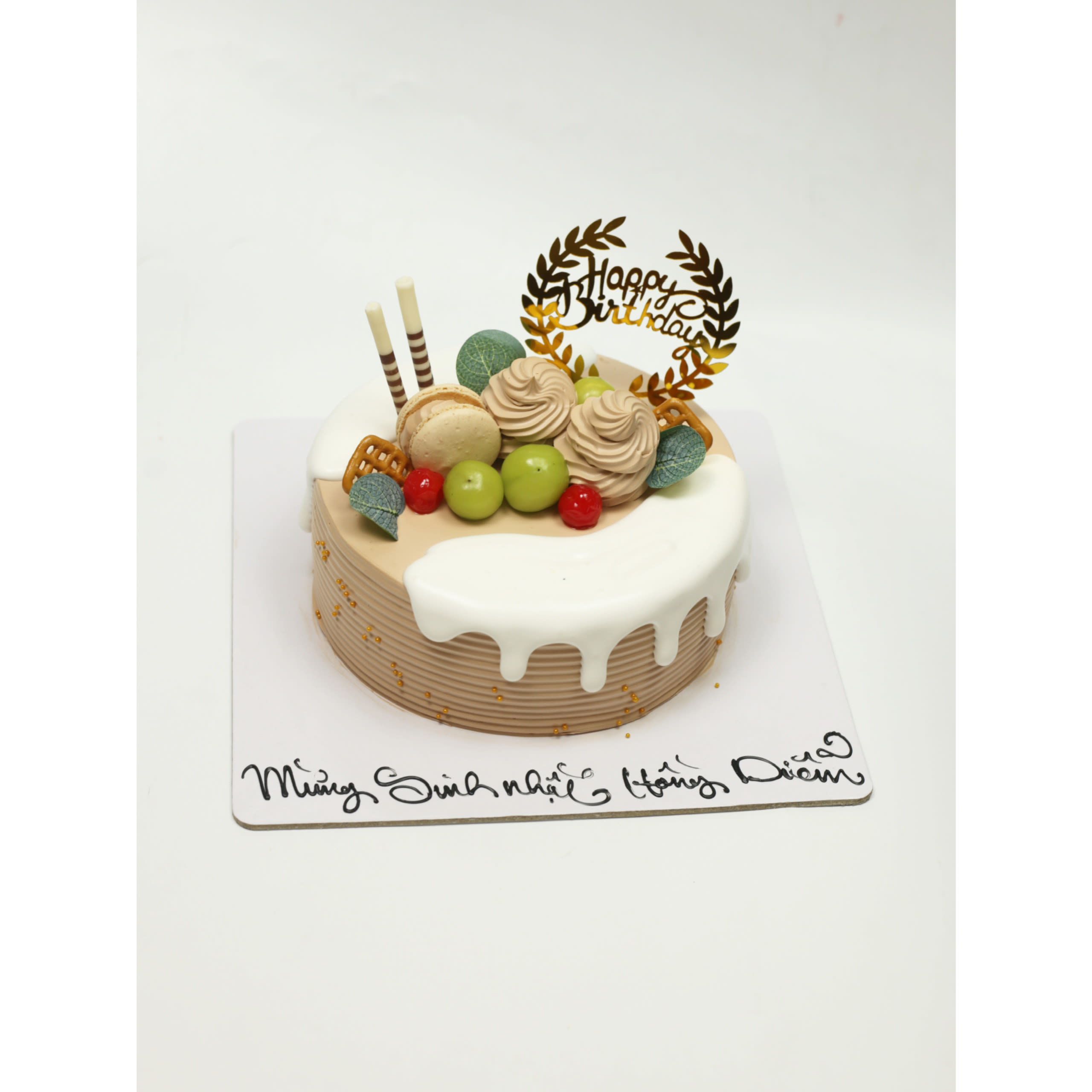 Bánh kem socola trái cây macaron sang trọng