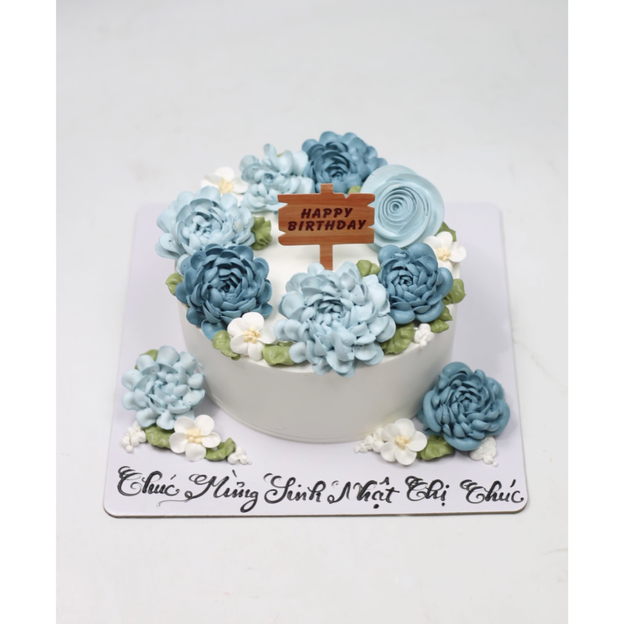 Bánh kem trang trí hoa hồng xanh dương sang trọng
