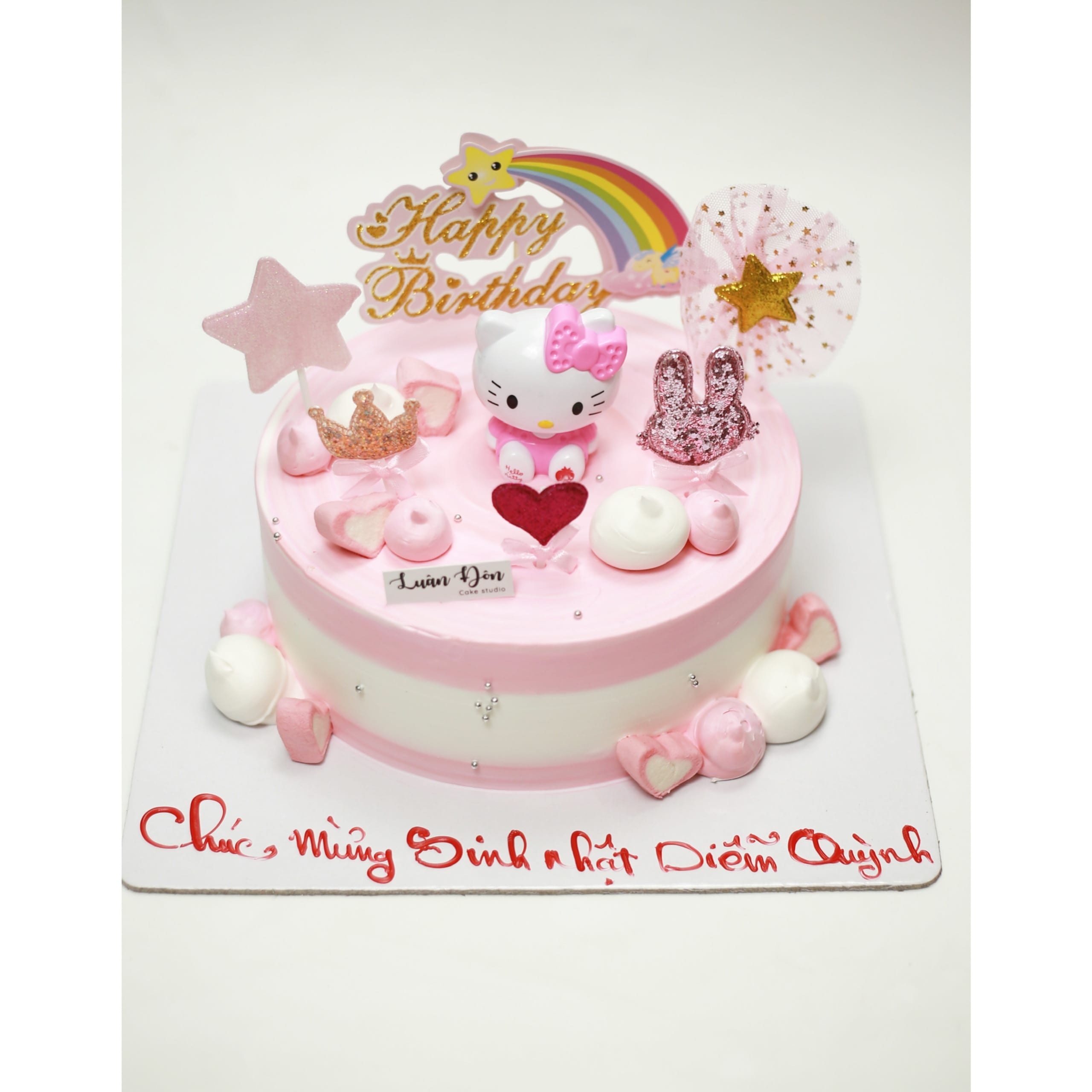 Bánh kem Hello Kitty màu hồng dịu dàng