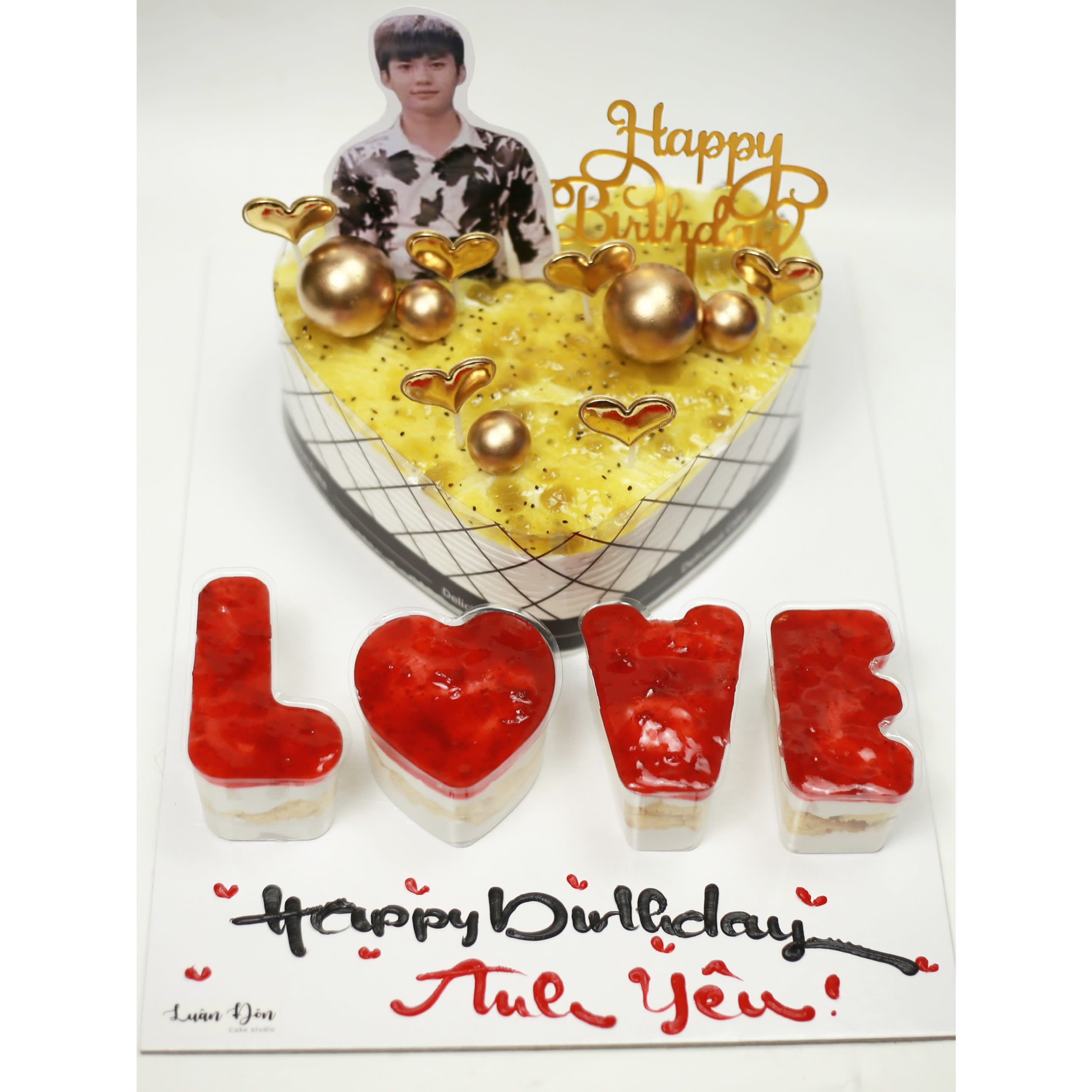 Bánh kem trái tim chanh leo kèm set cốc mini