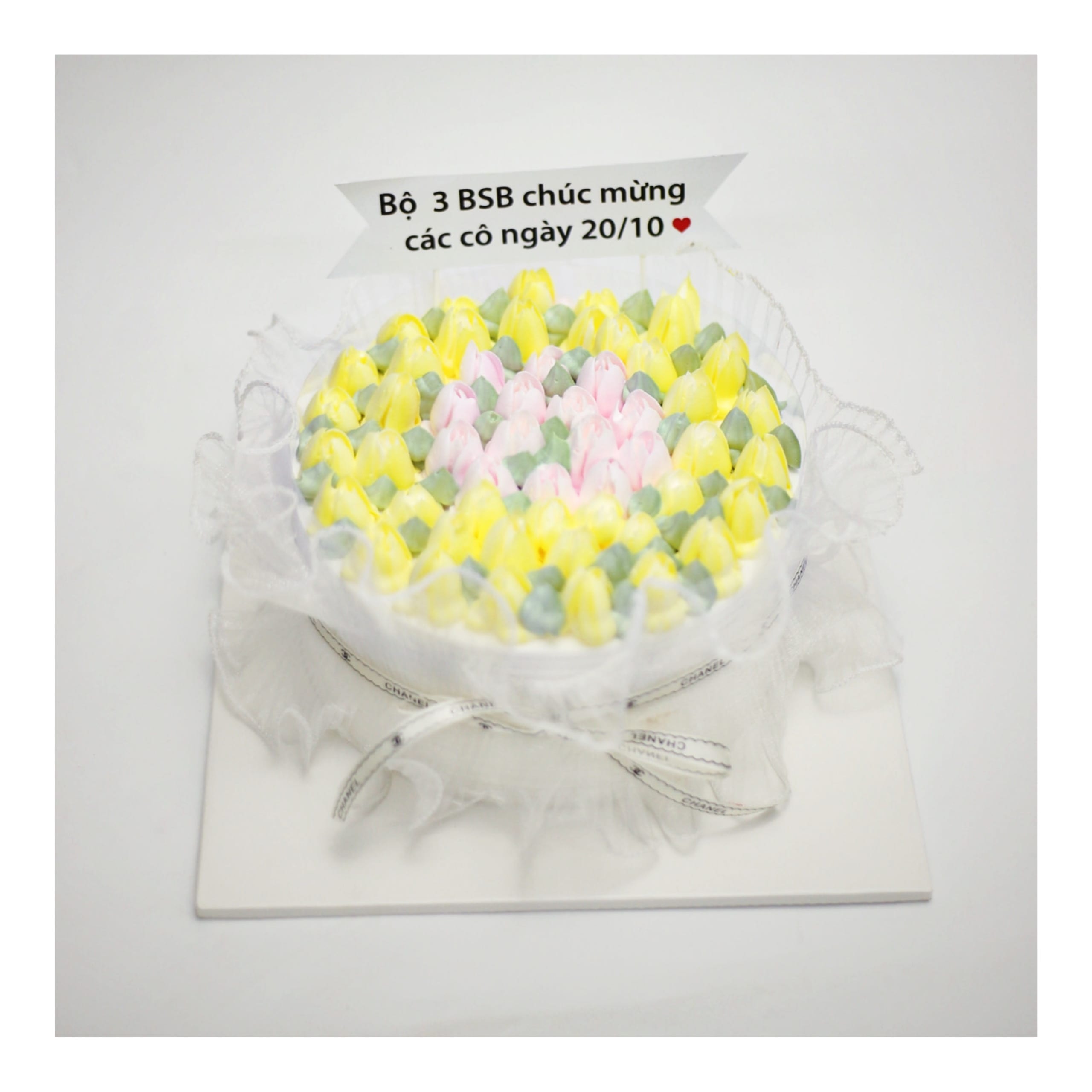 Bánh kem hoa tulip vàng hồng chúc mừng cô giáo