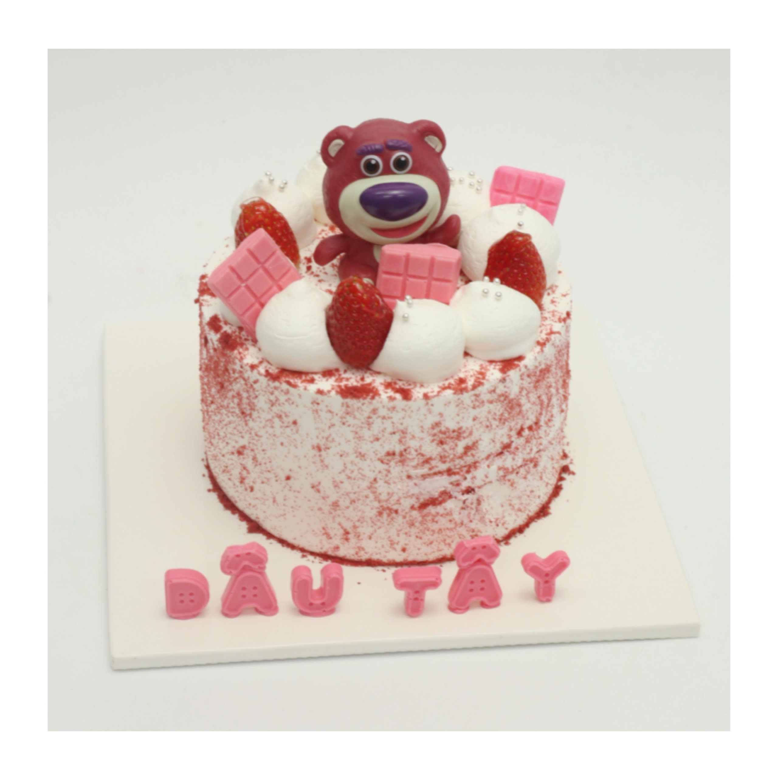 Bánh kem dâu tây trang trí gấu dâu Lotso