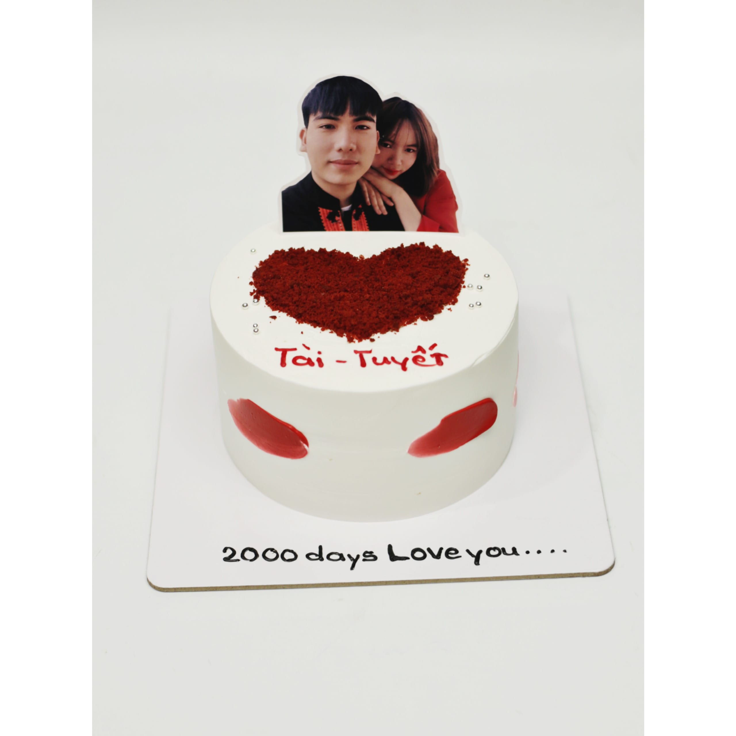 Bánh kem kỷ niệm 2000 ngày yêu nhau